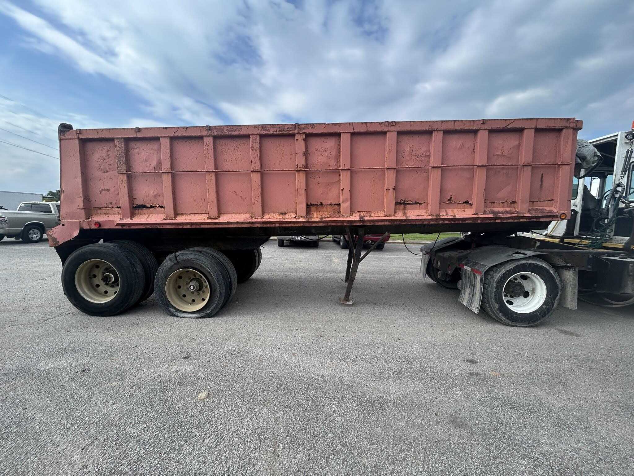 1990 Palmer 24 ft end dump