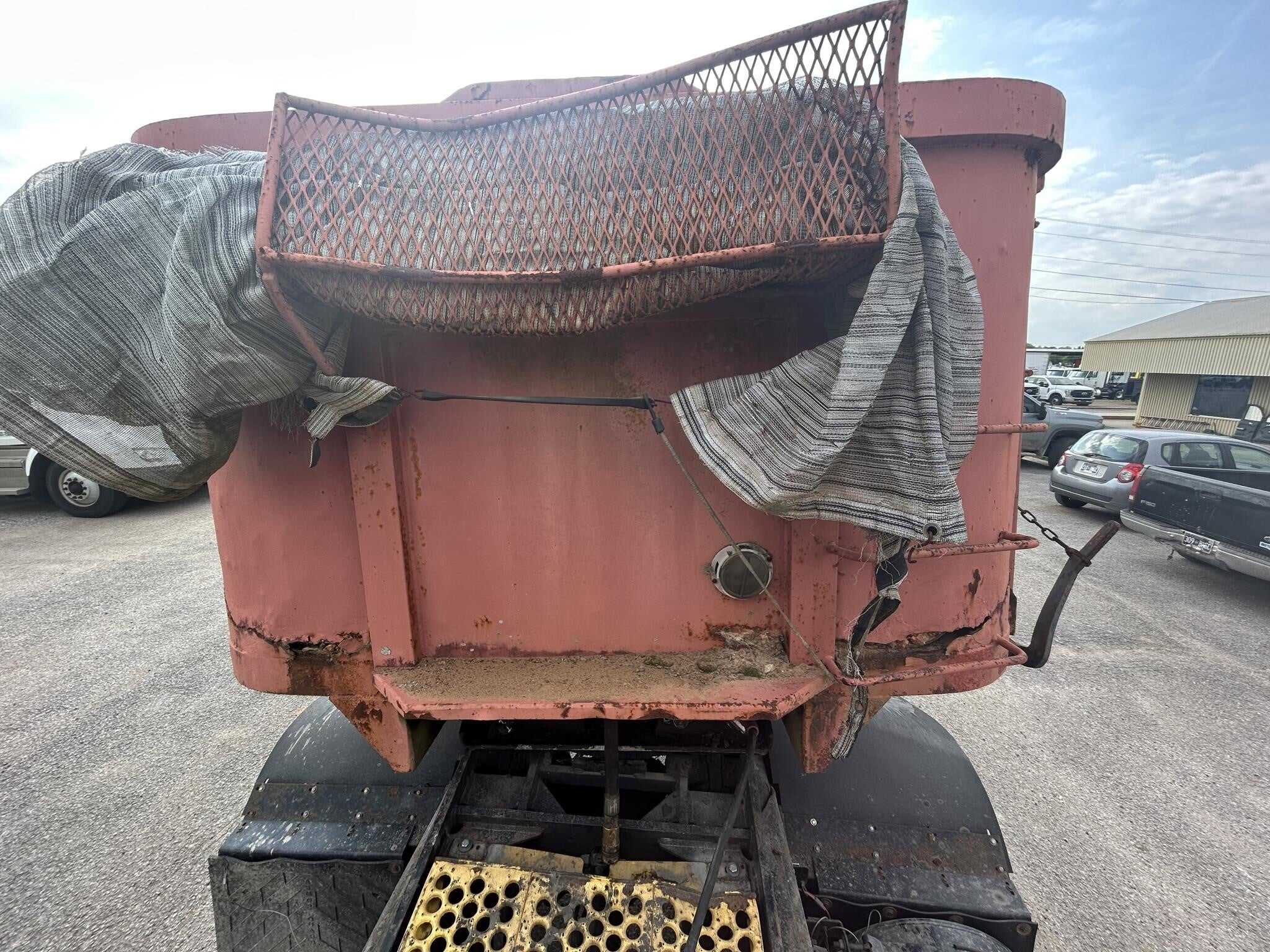 1990 Palmer 24 ft end dump