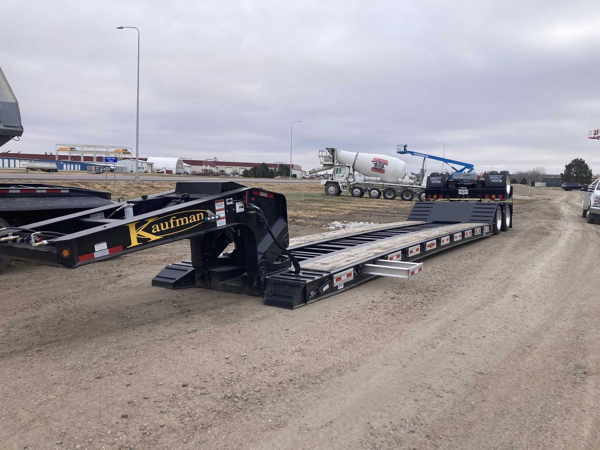 2023 Kaufman 35 ton ag trailer