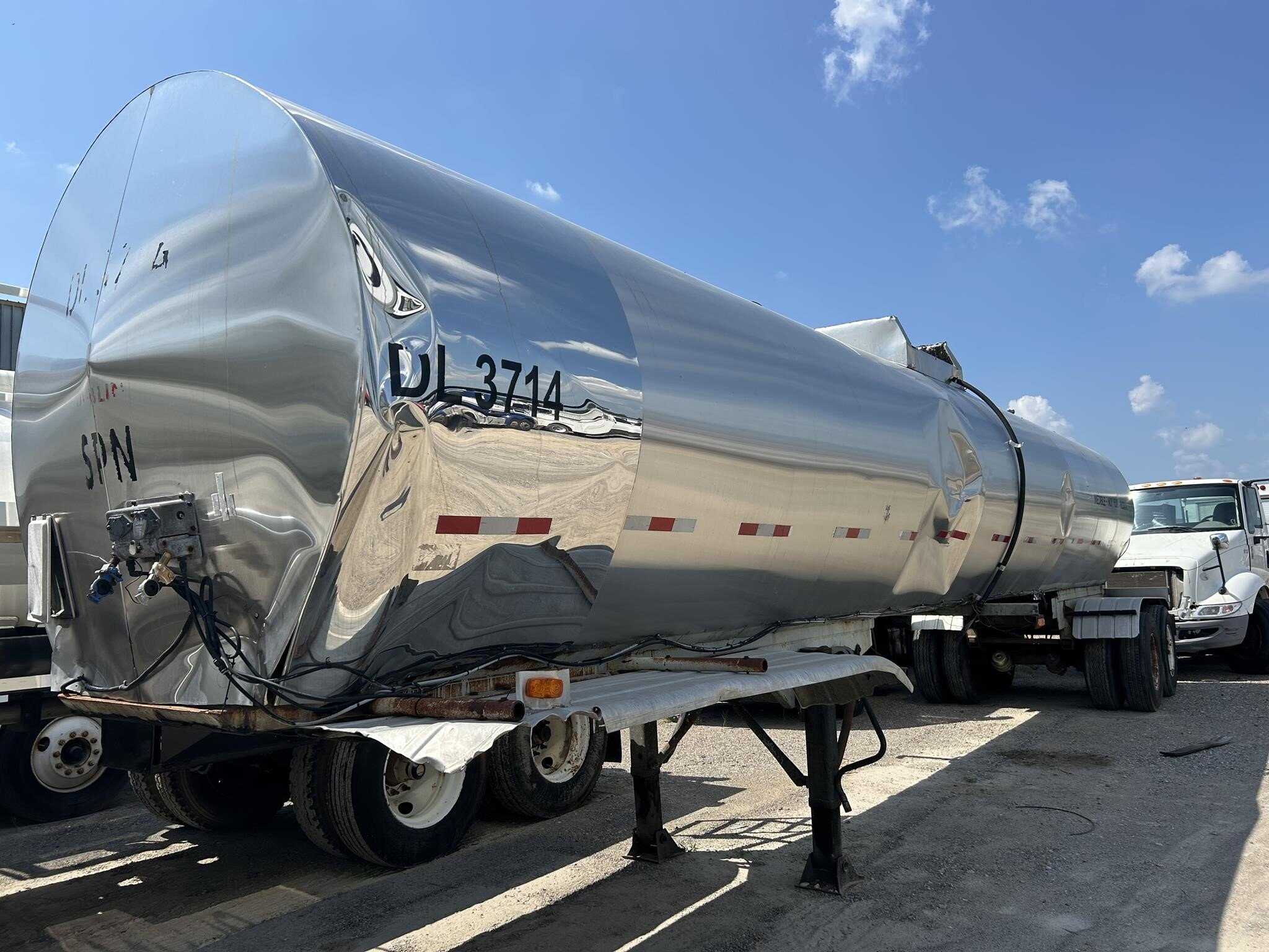 1979 Heil 6500 gallon tank