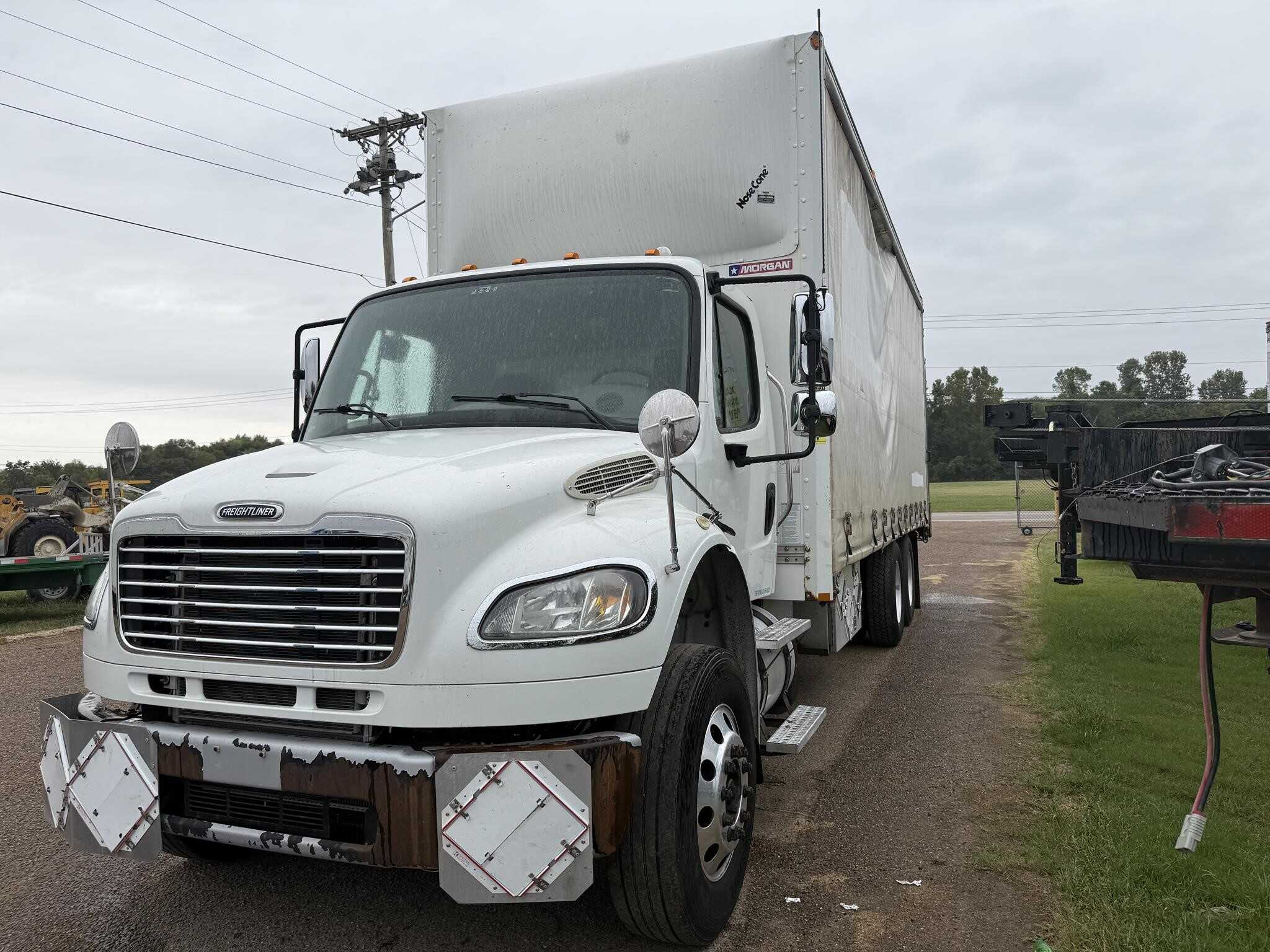 2013 Freightliner business class m2 106