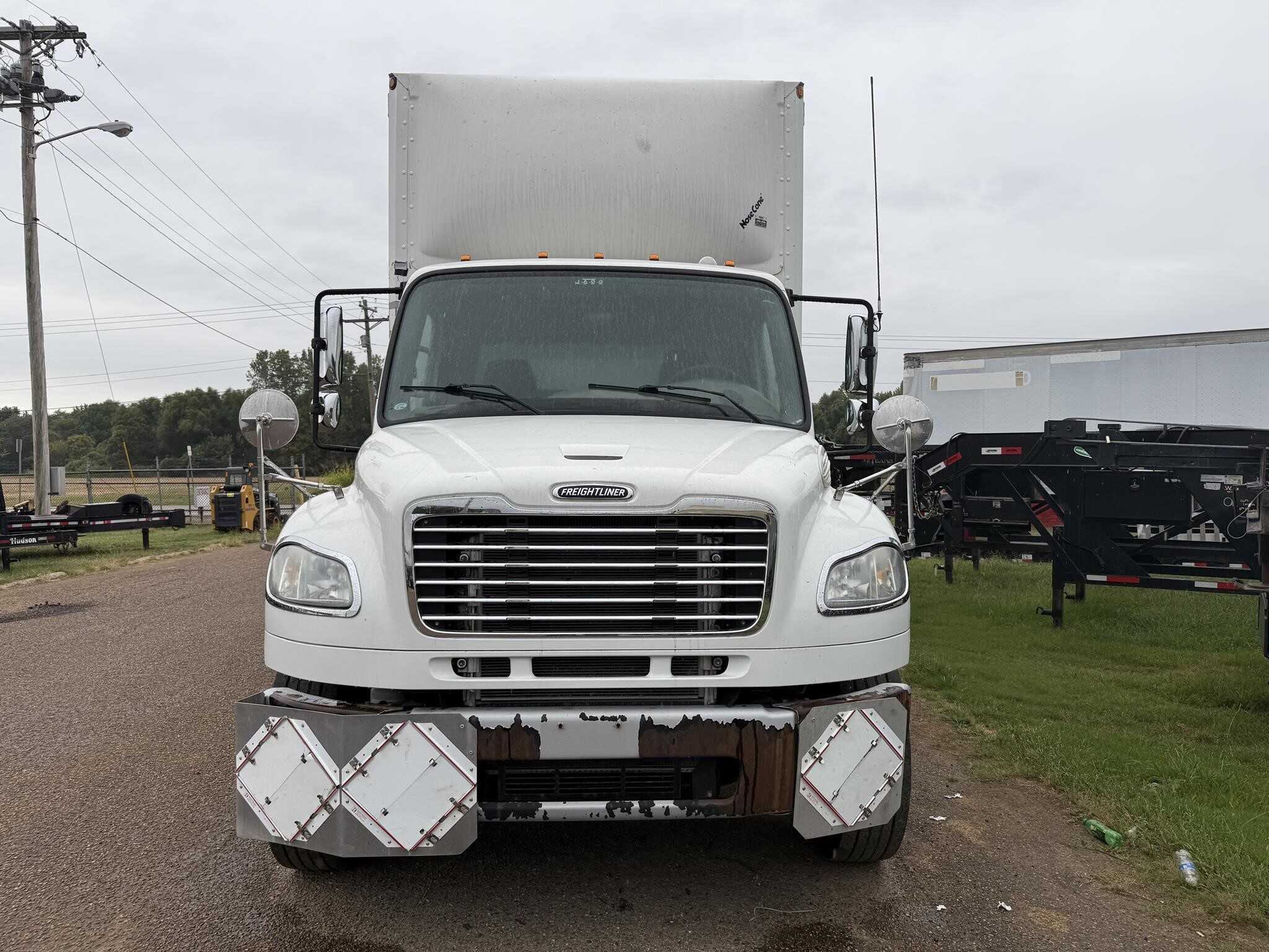 2013 Freightliner business class m2 106