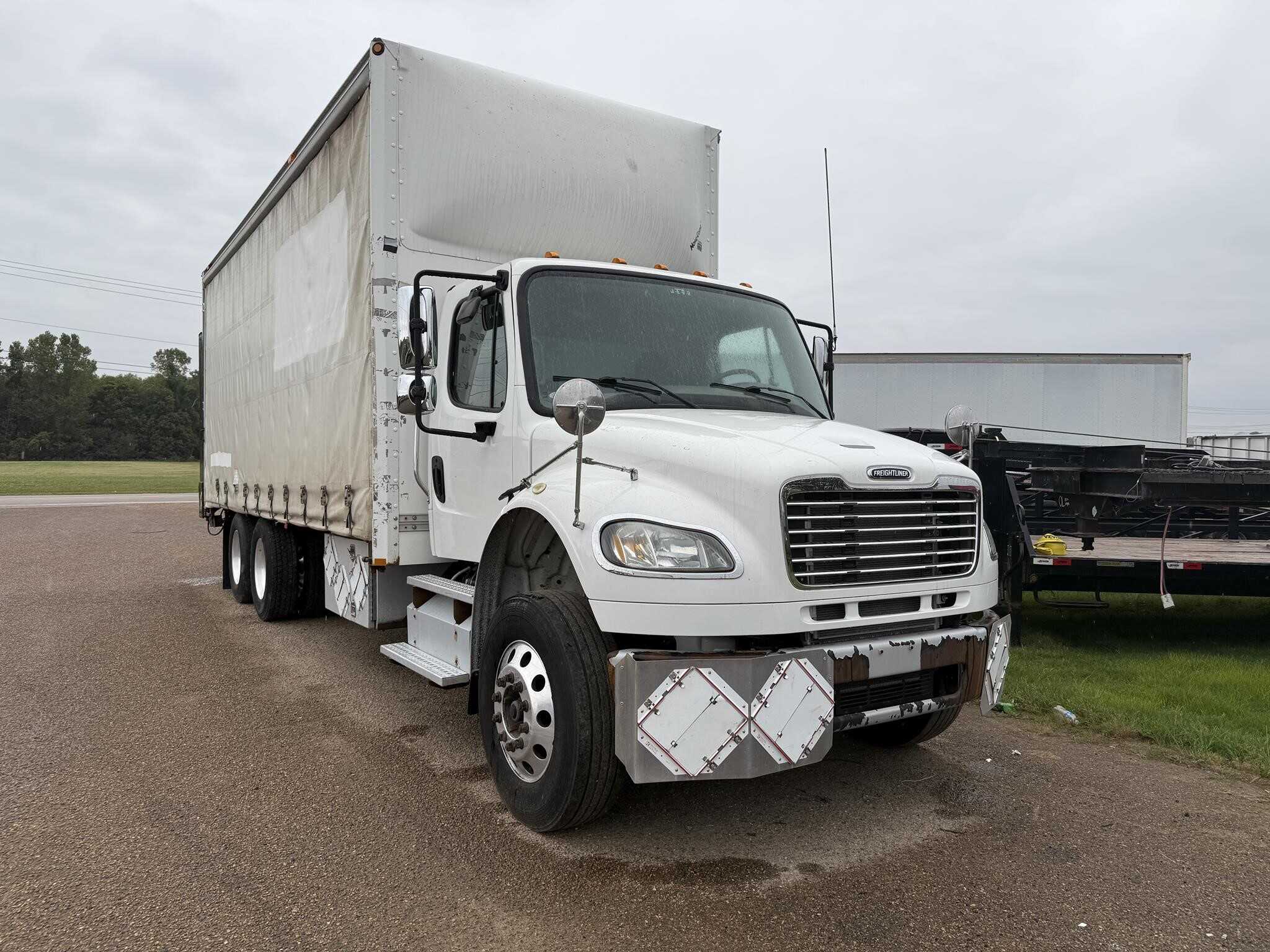 2013 Freightliner business class m2 106