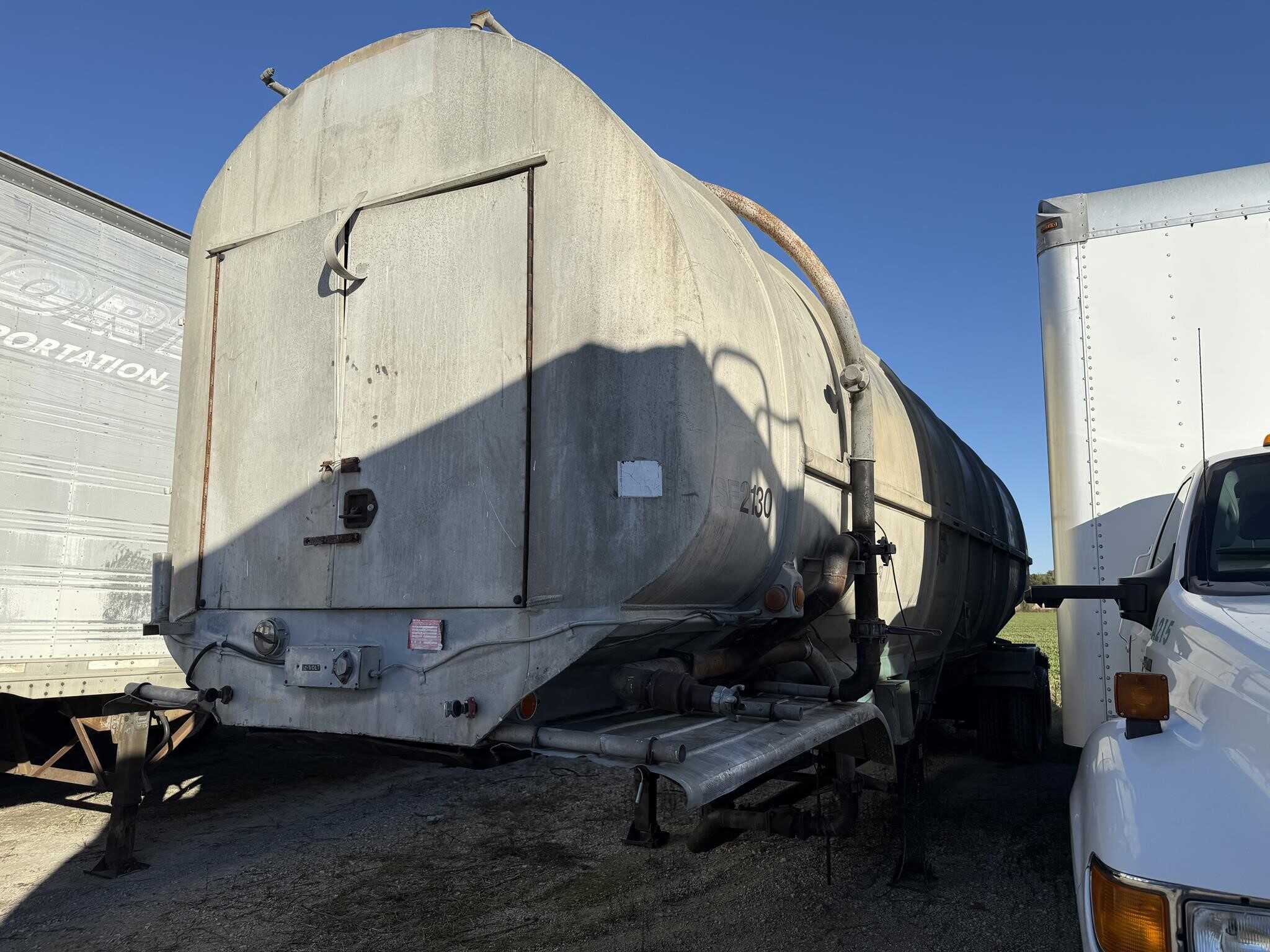 1968 Fruehauf 1390 cubic ft tank