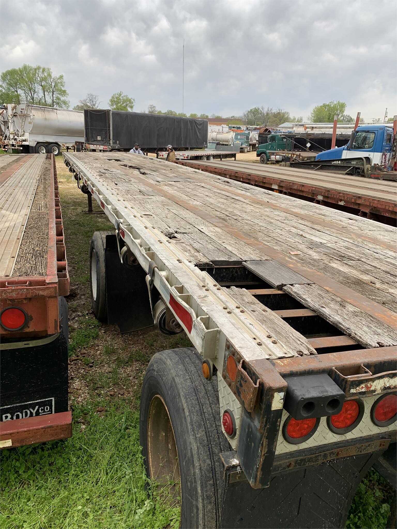 1999 Fontaine 48 ft flat bed