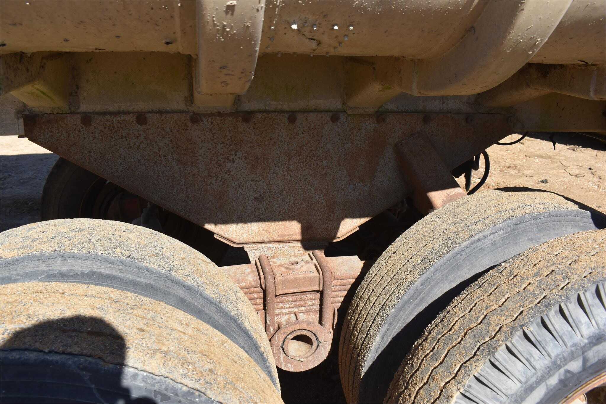 1967 Fruehauf 30 ft dump
