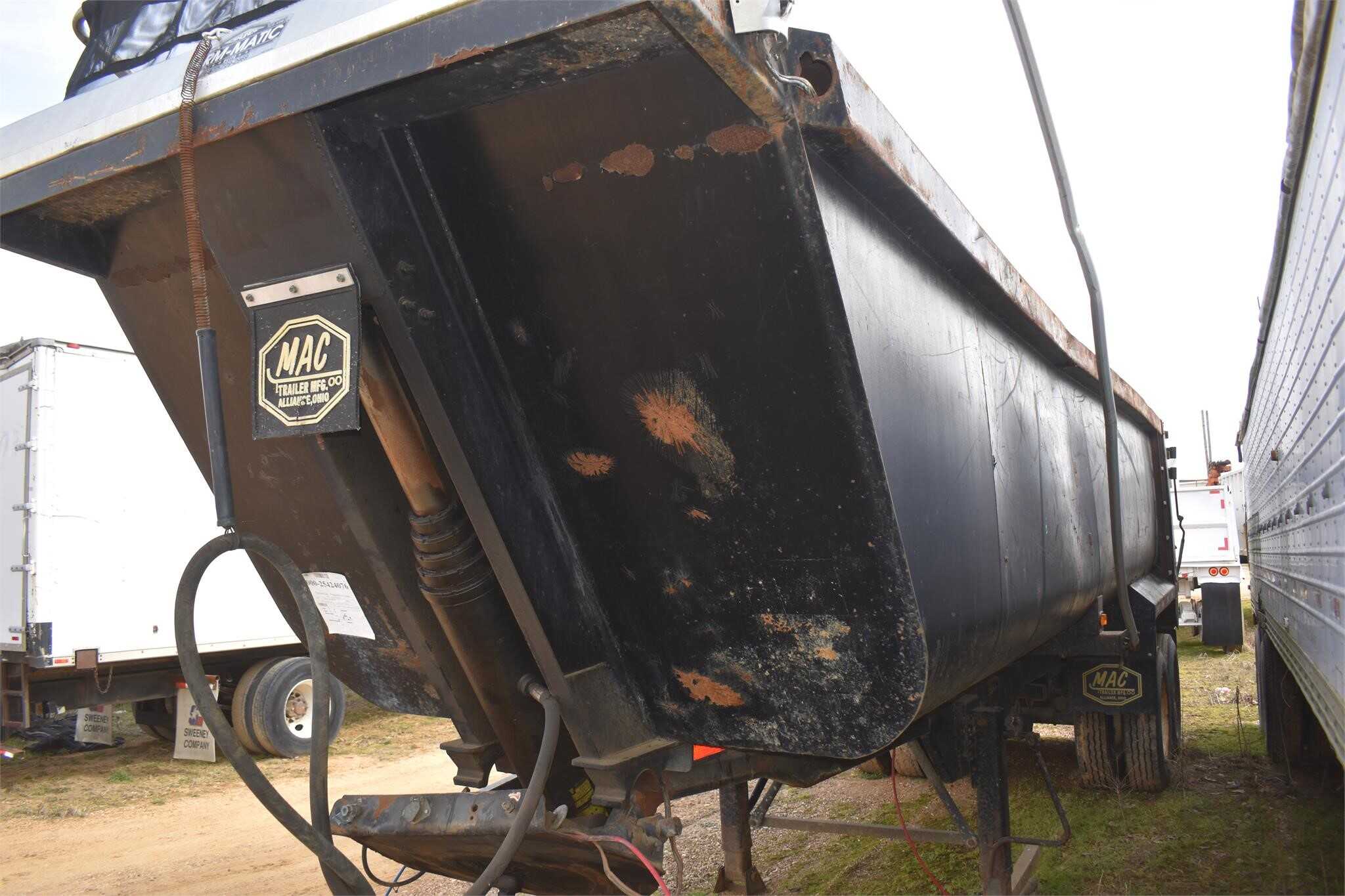 2007 Mac 28 ft end dump