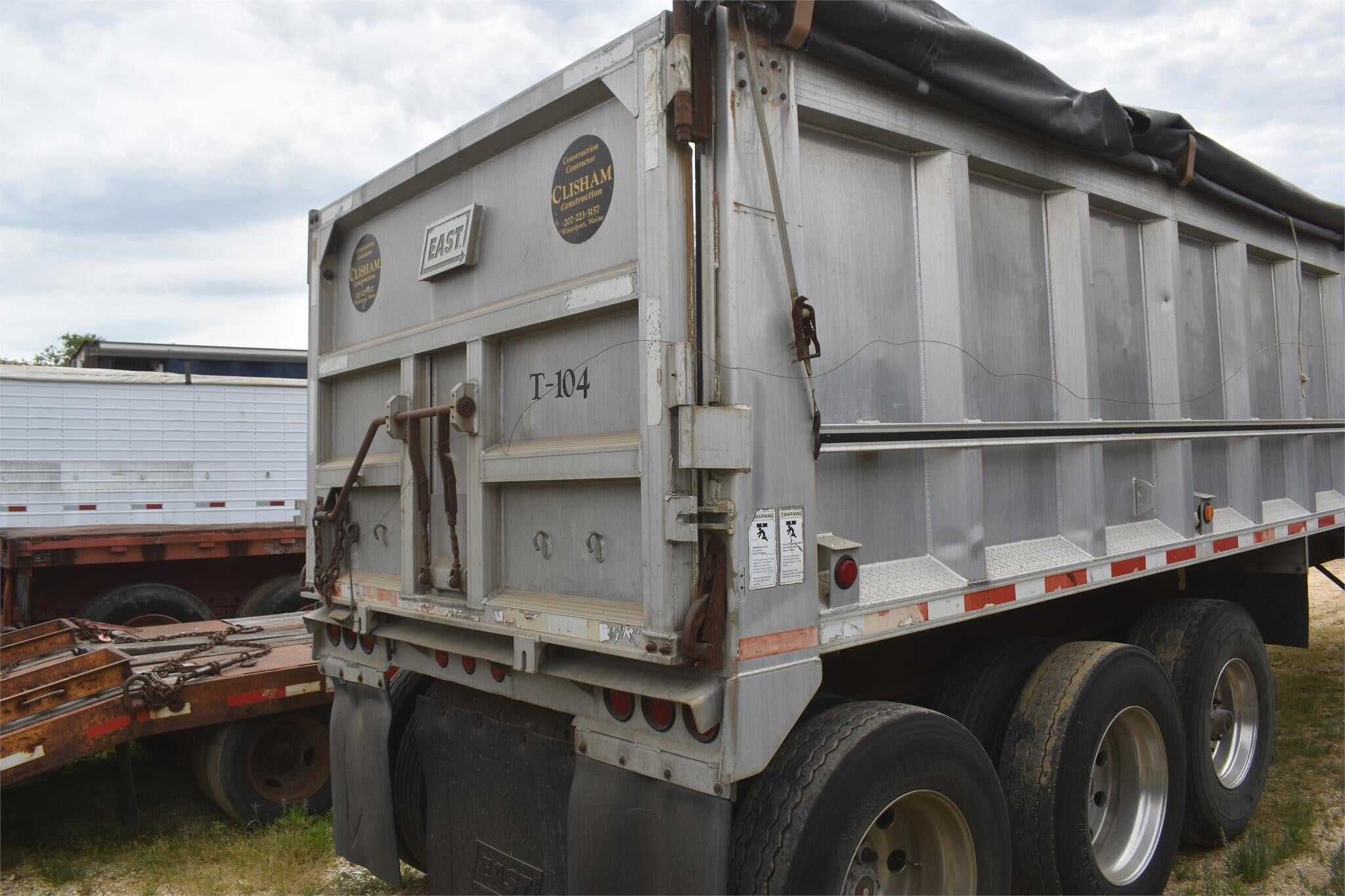2002 East 36 ft tri axle end dump