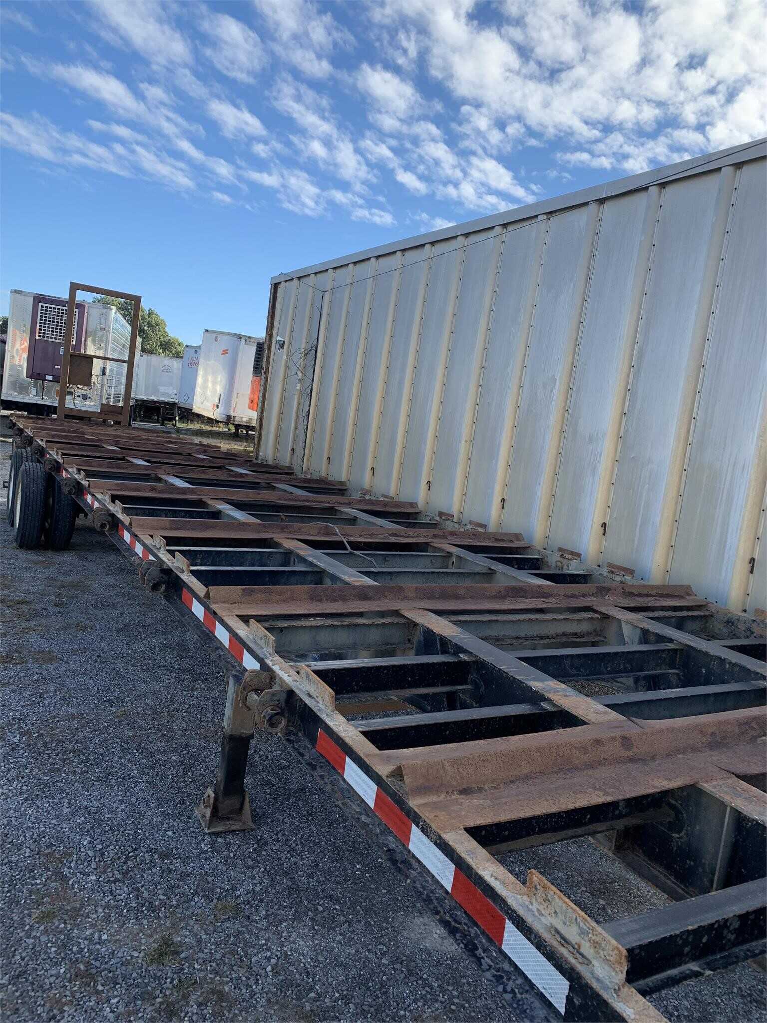 2012 Wade 45 ft chicken coop hauler