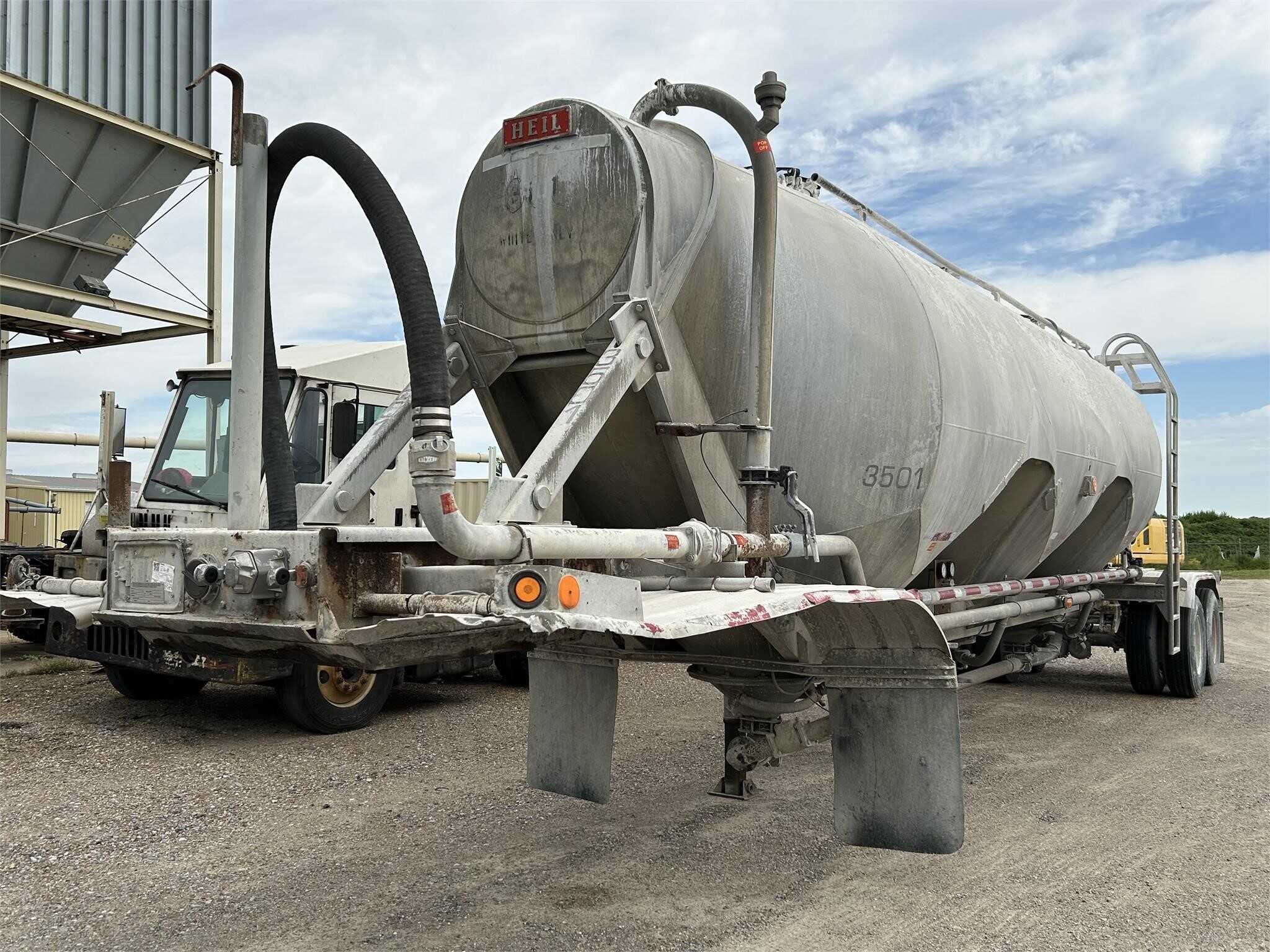 1990 Heil 1000 cube pnuematic tank