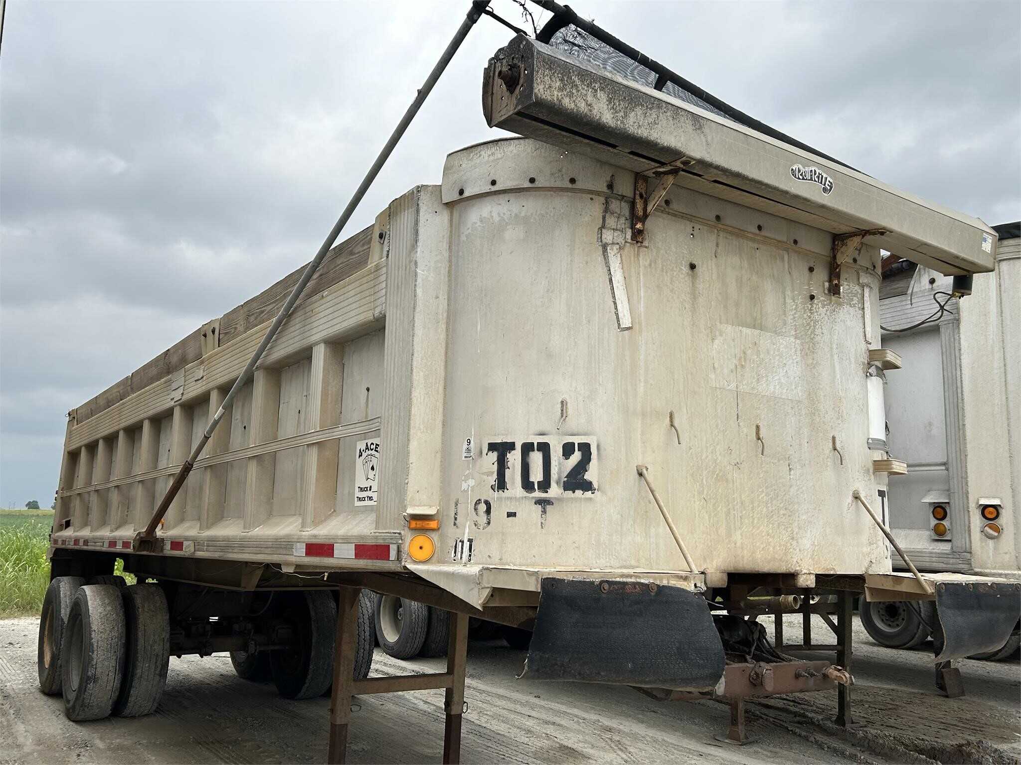 1984 Cmc 27 ft end dump