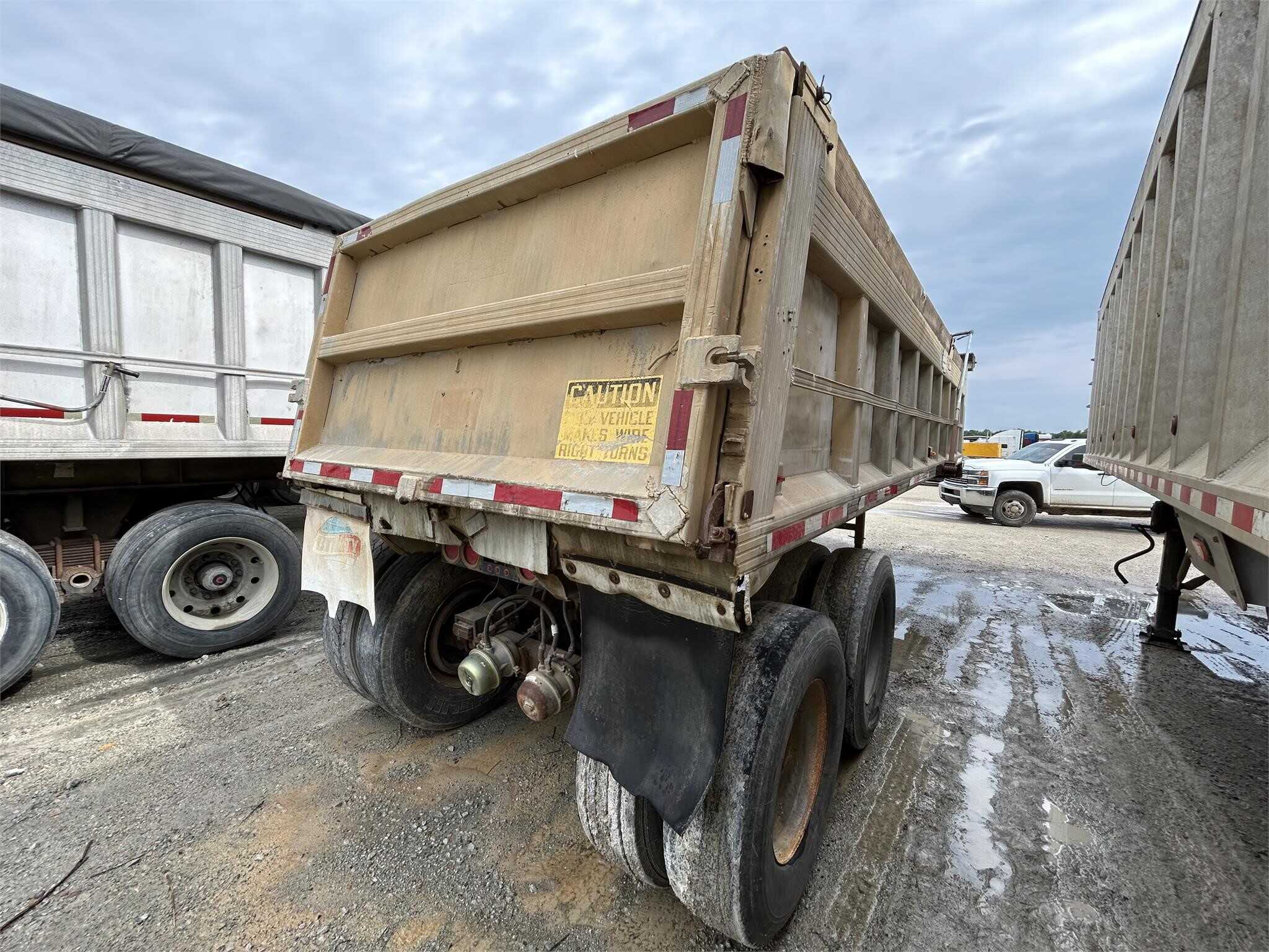 1984 Cmc 27 ft end dump