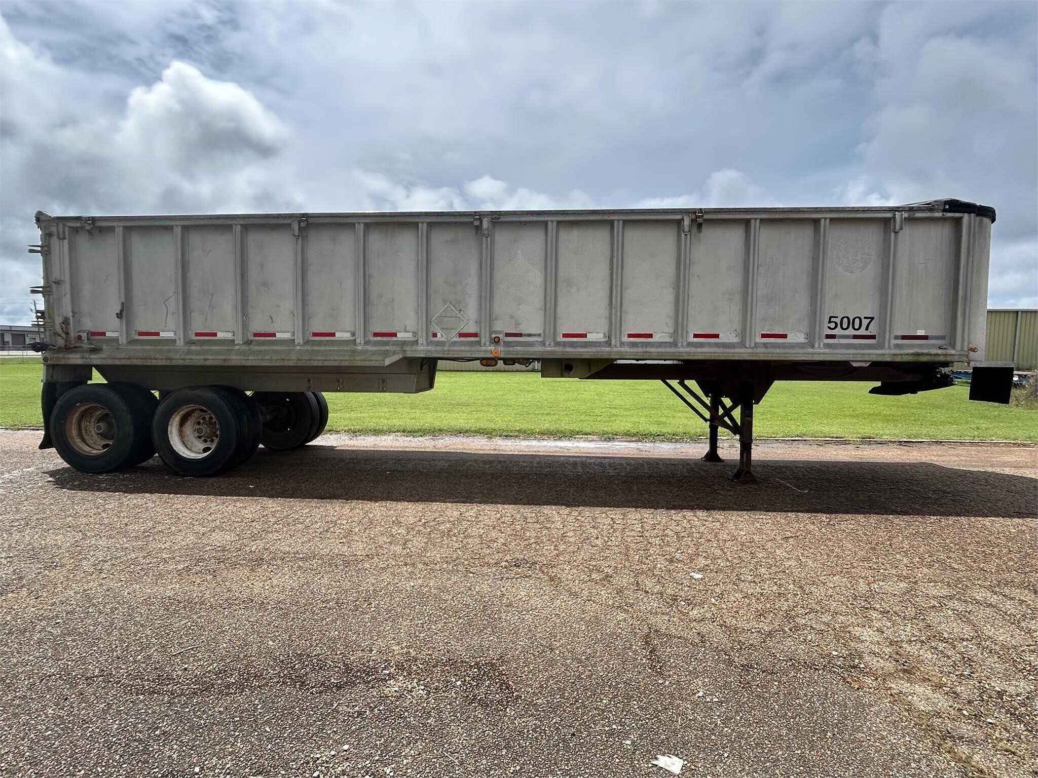 1988 Mate 36 ft end dump