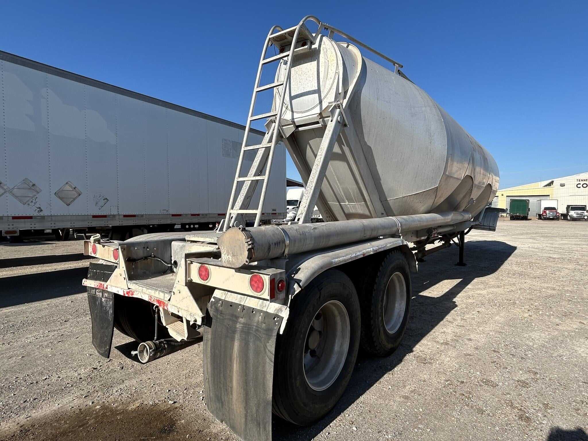 2007 Heil 1240 cubic foot pnuematic tank