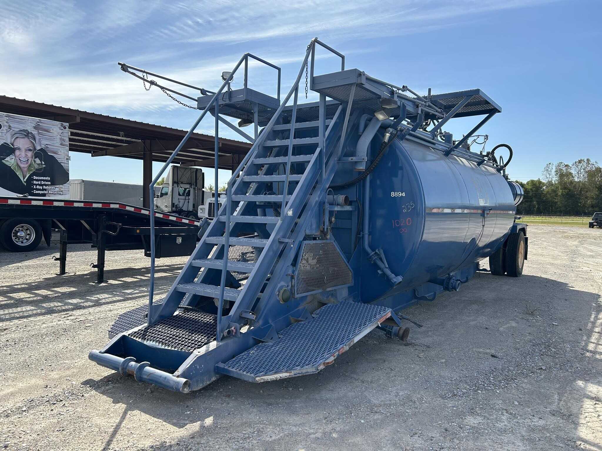 1980 J&L 4000 gallon mixing tank