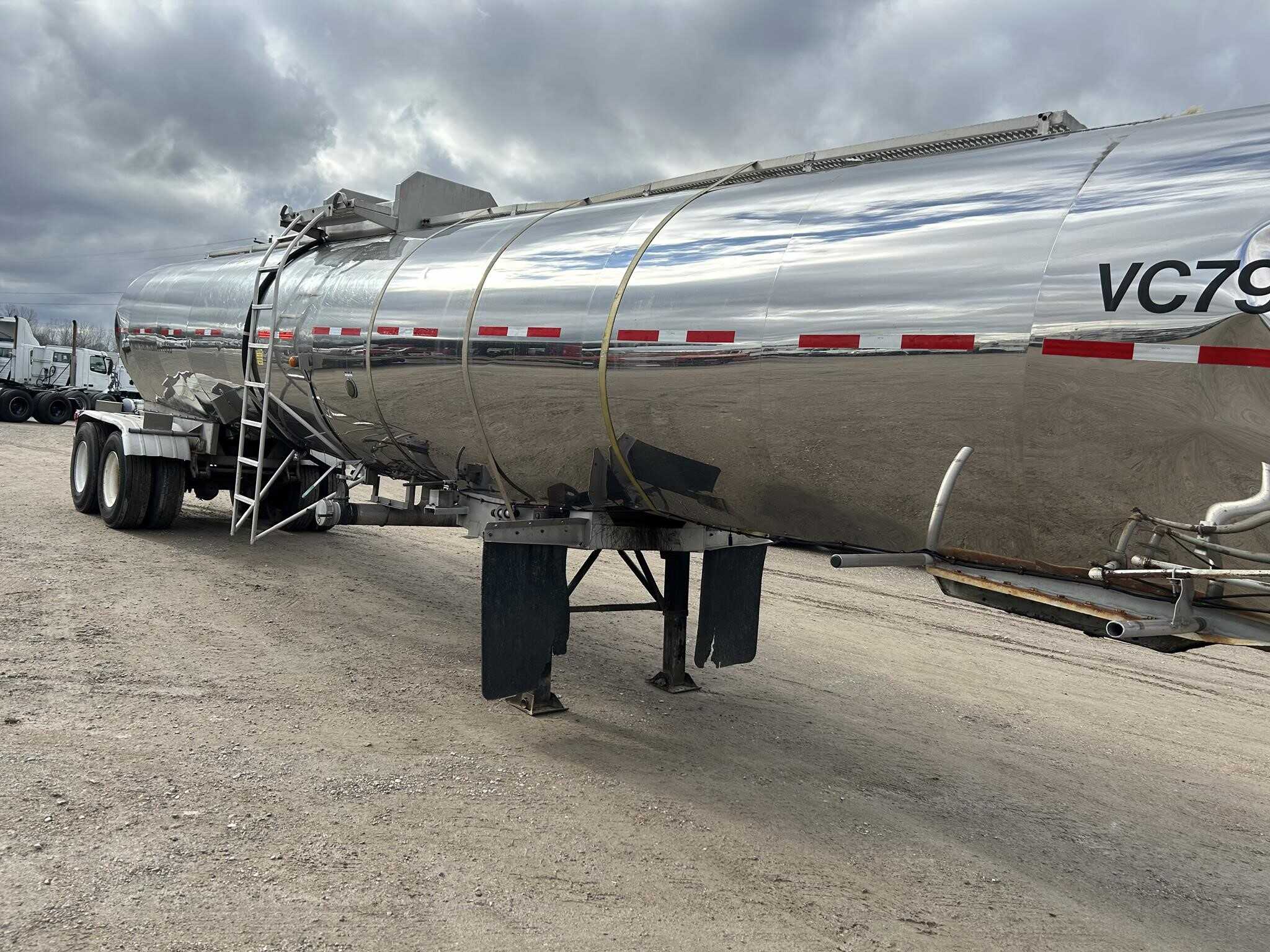 1985 Polar waste/sludge tank
