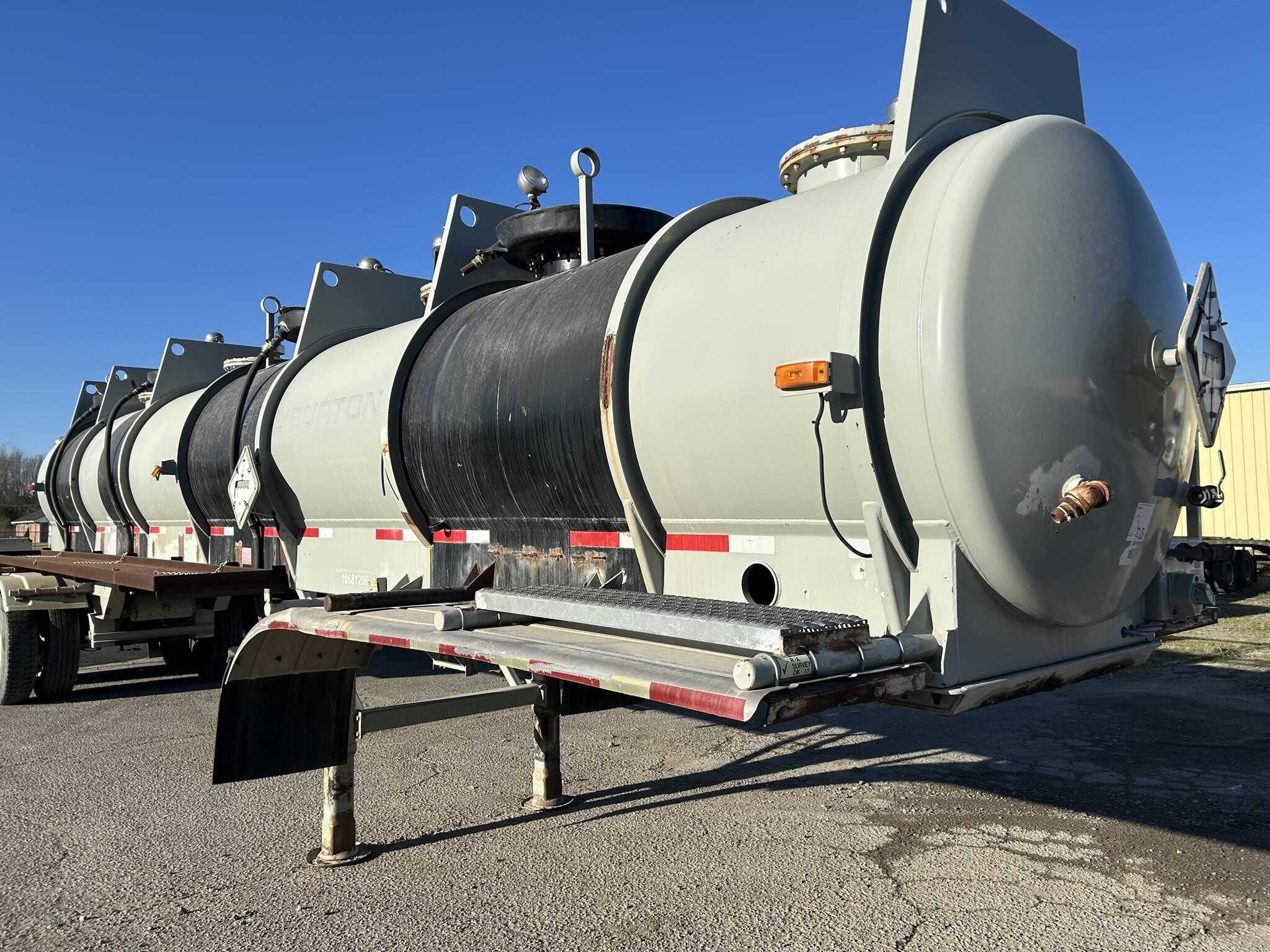 2004 Worley Welding Works 3 compartment chemical/ acid