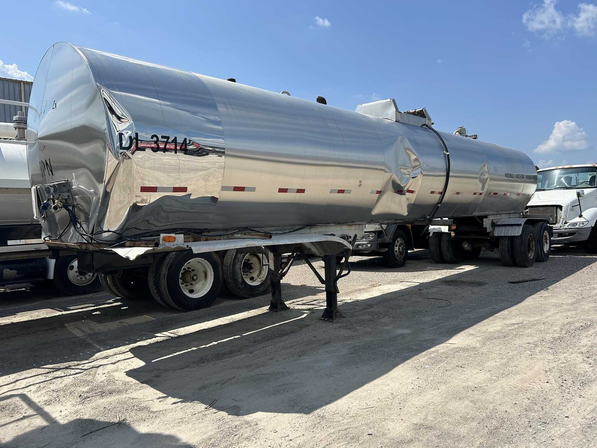 1979 Heil 6500 gallon tank