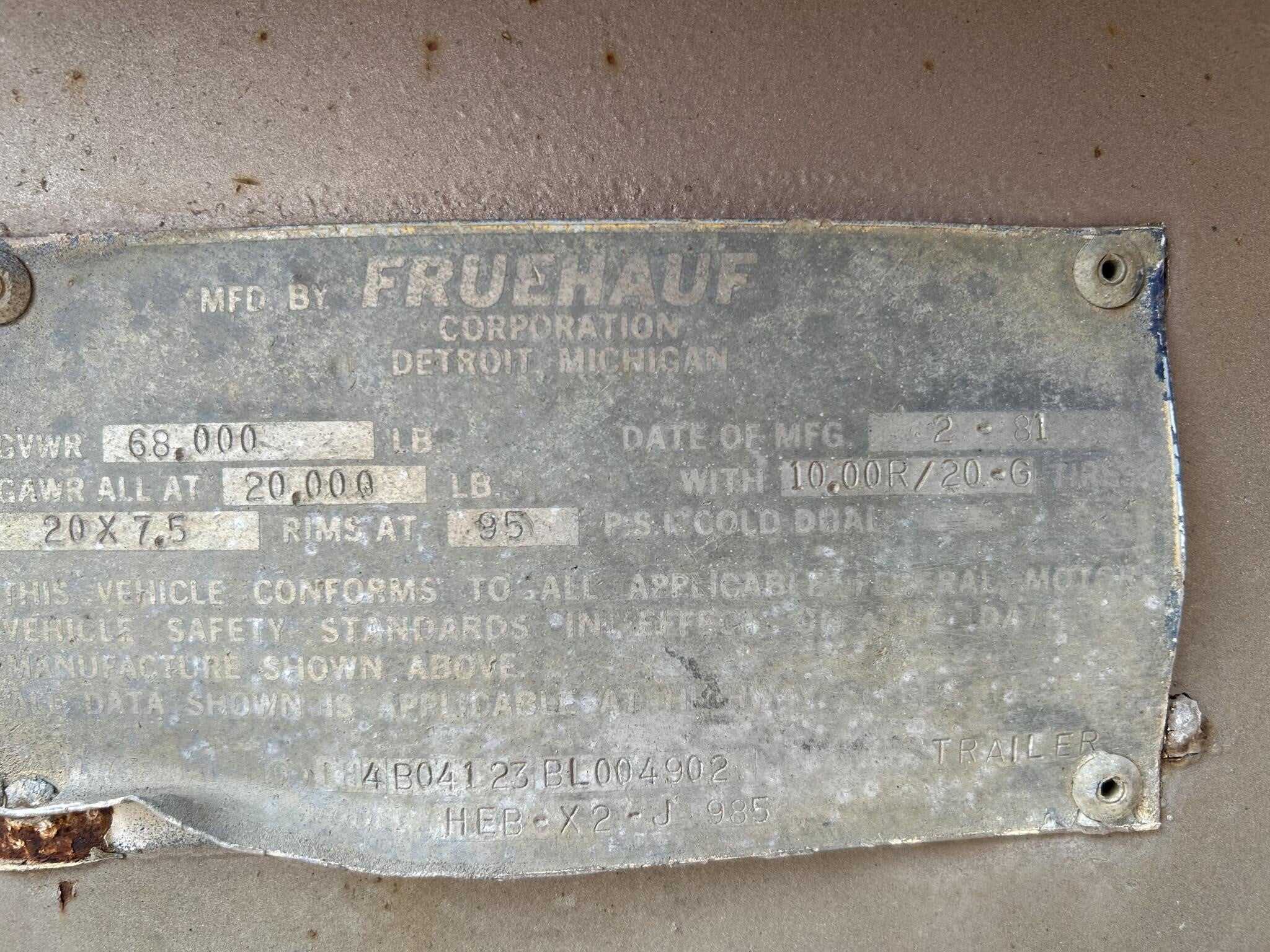 1981 Fruehauf 985 cube pnuematic tank