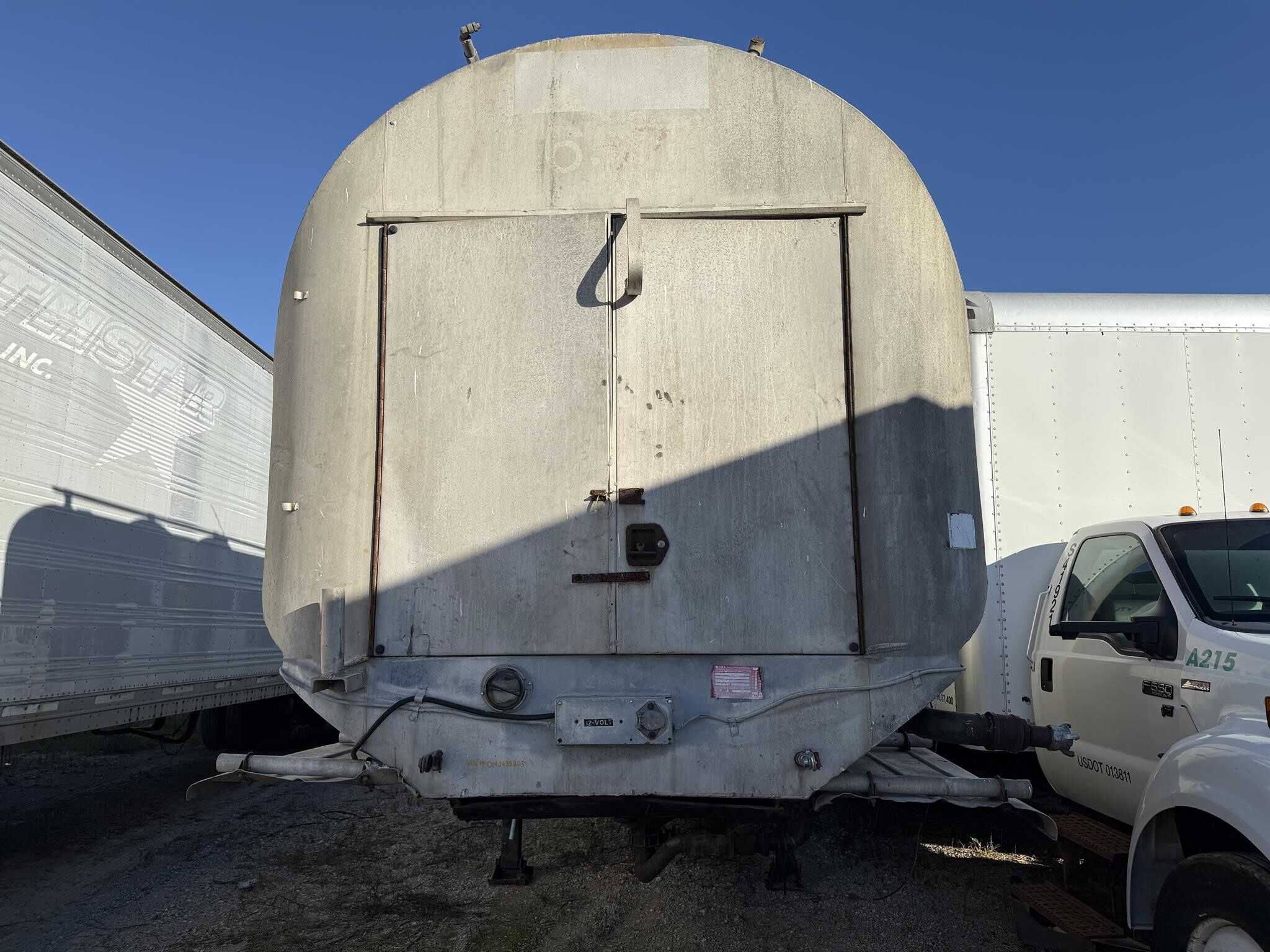 1968 Fruehauf 1390 cubic ft tank