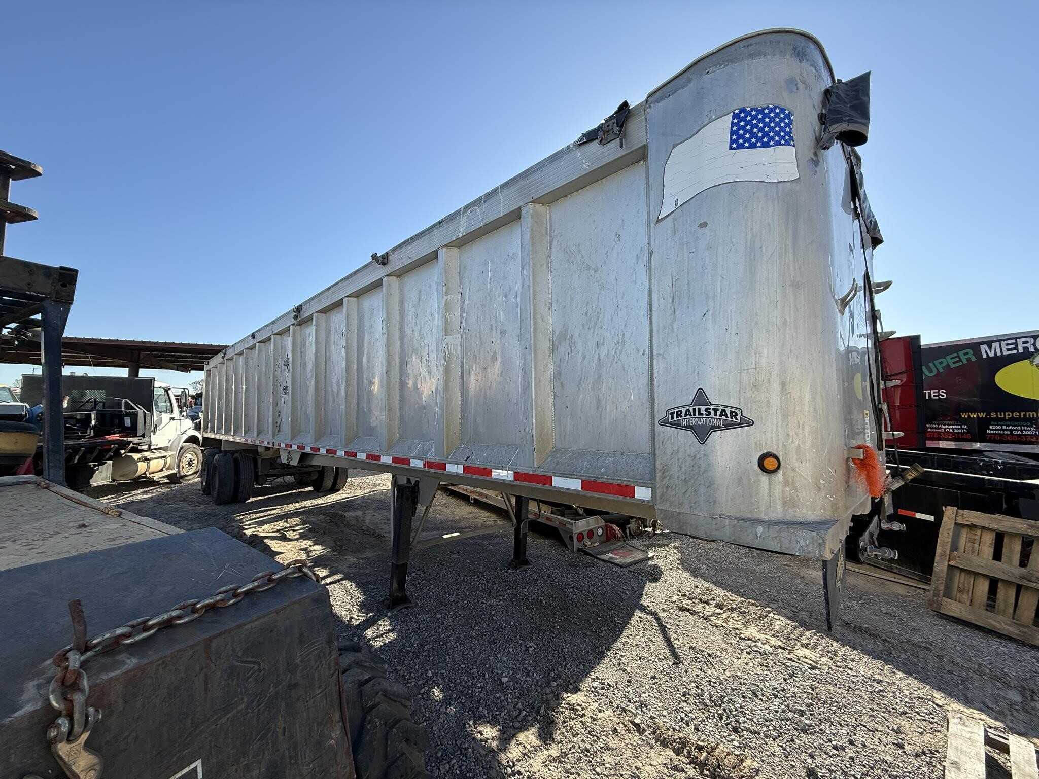 2016 Trailstar 39 ft end dump