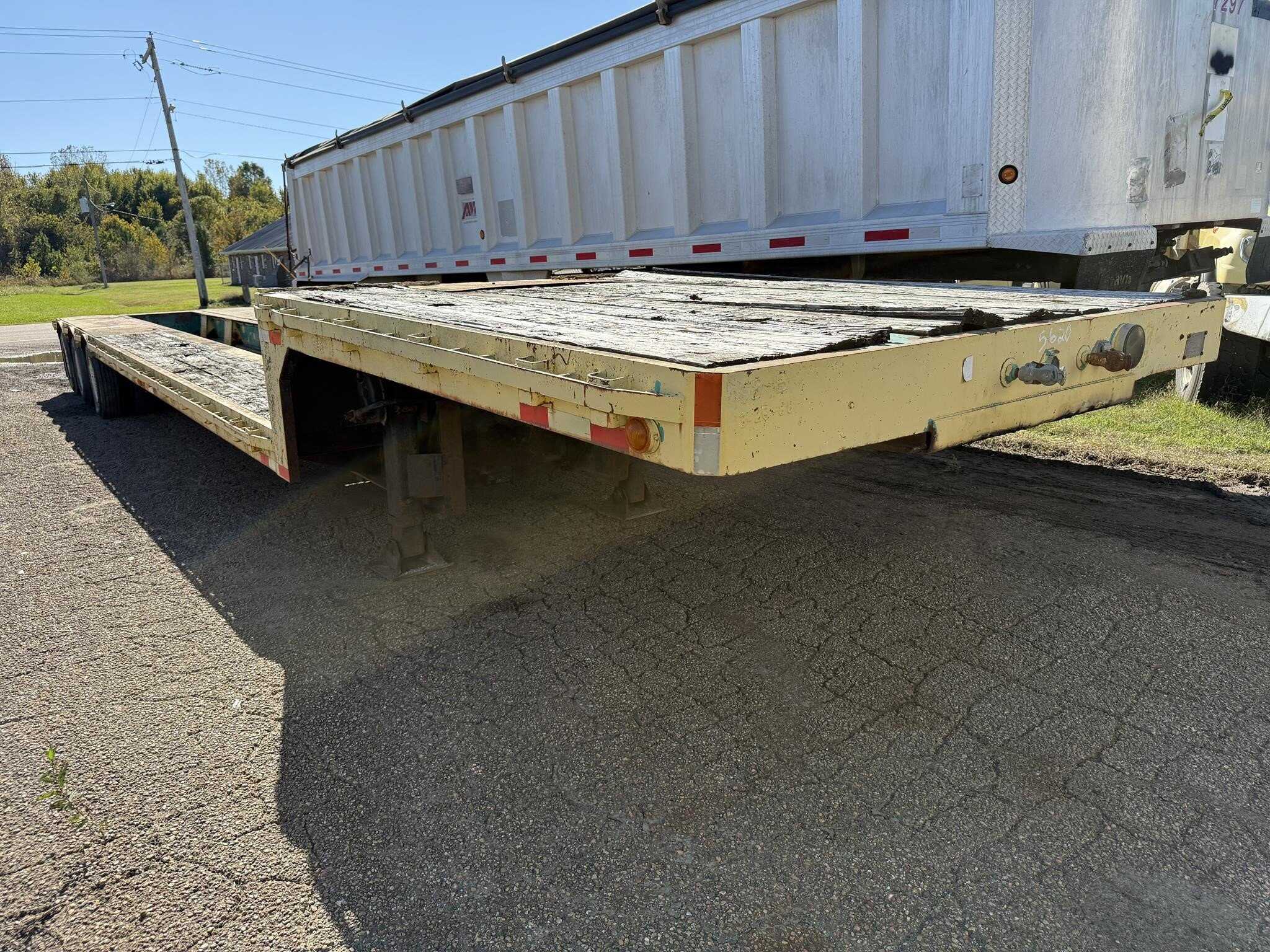 1977 Fruehauf 42 ft drop deck equipment hauler
