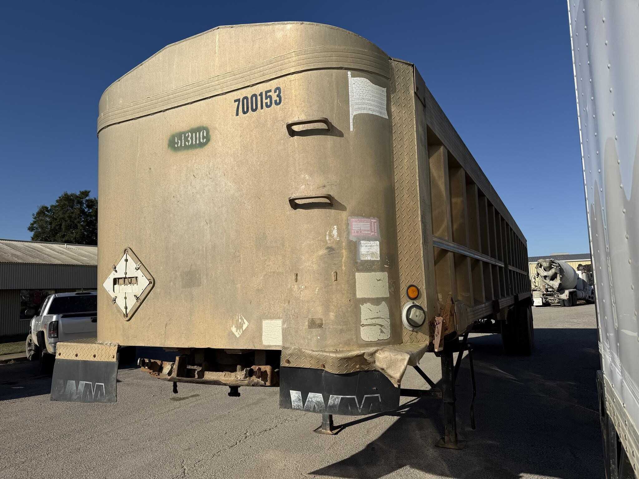 1991 Travis 39 ft end dump