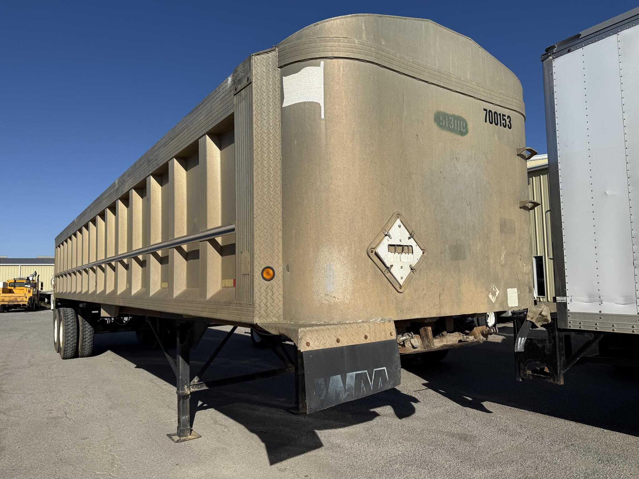 1991 Travis 39 ft end dump
