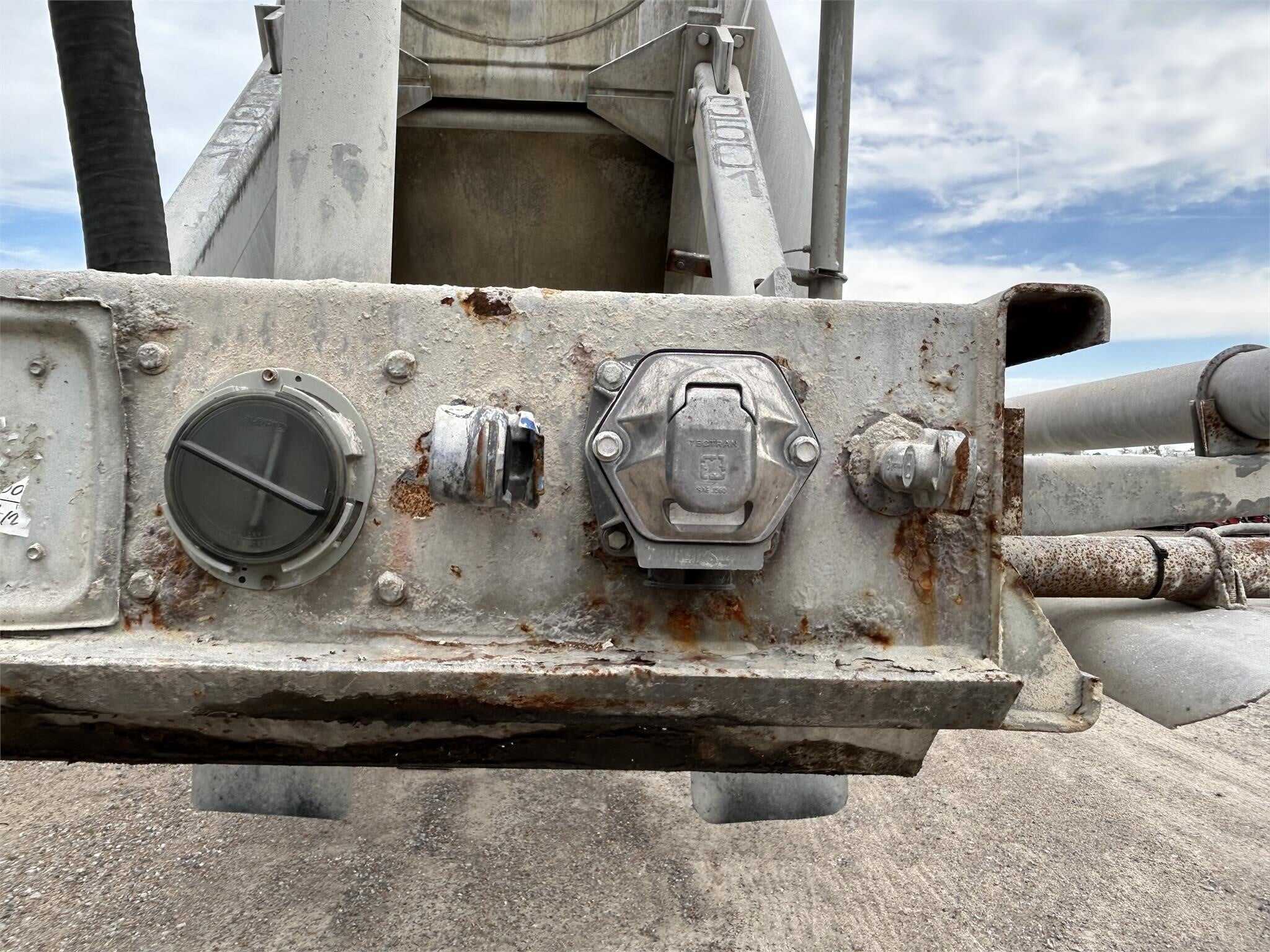 1990 Heil 1000 cube pnuematic tank