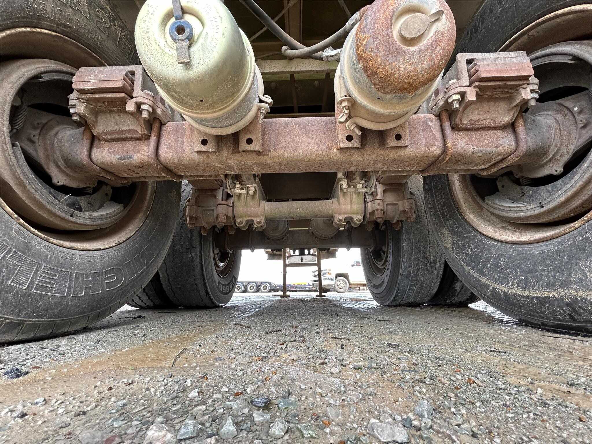1984 Cmc 27 ft end dump