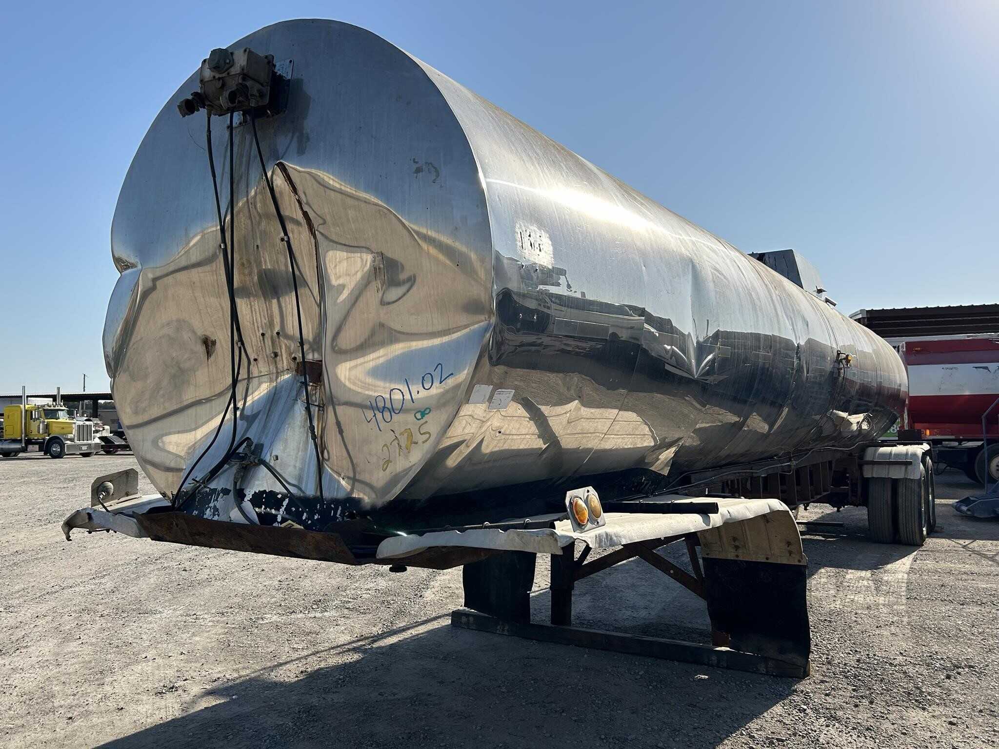 1972 Fruehauf 7200 gallon tank