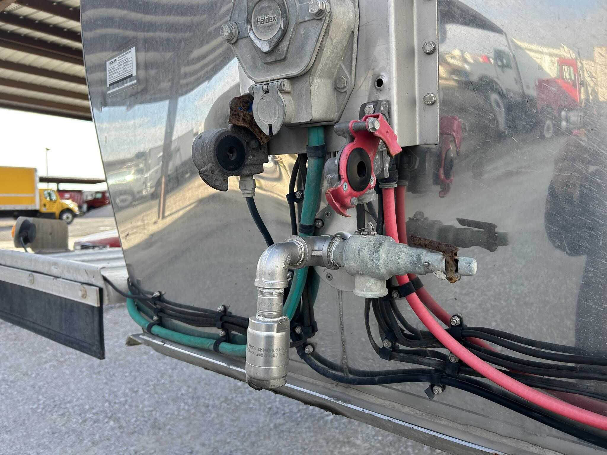 2005 Polar 3800 gallon tank