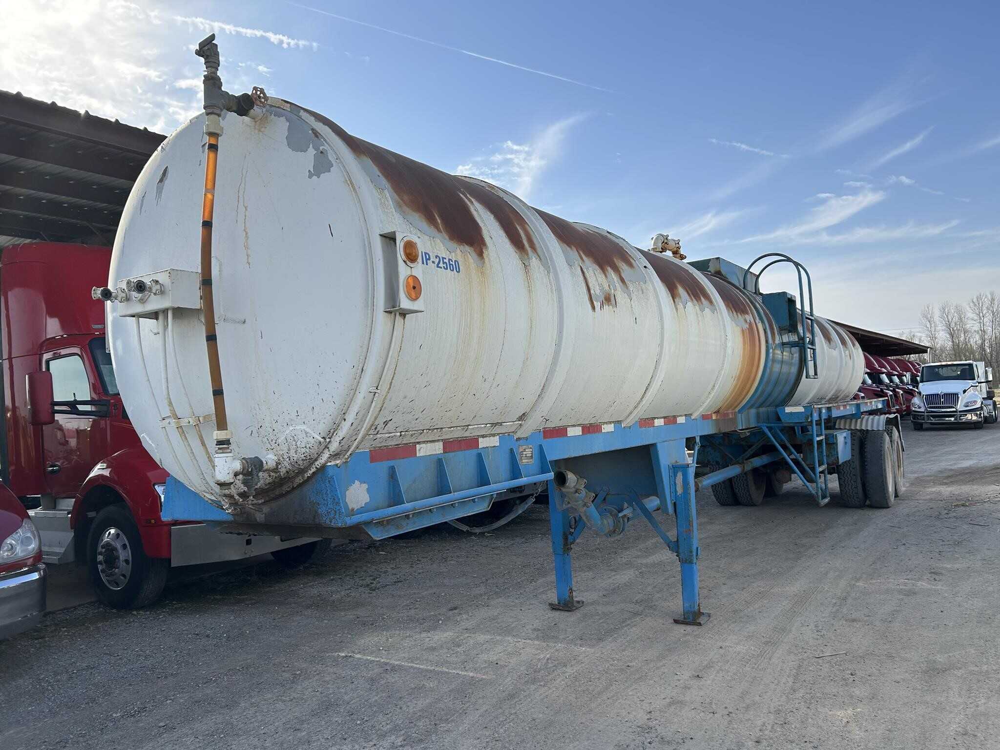 1993 Overland 5460 gallon tank