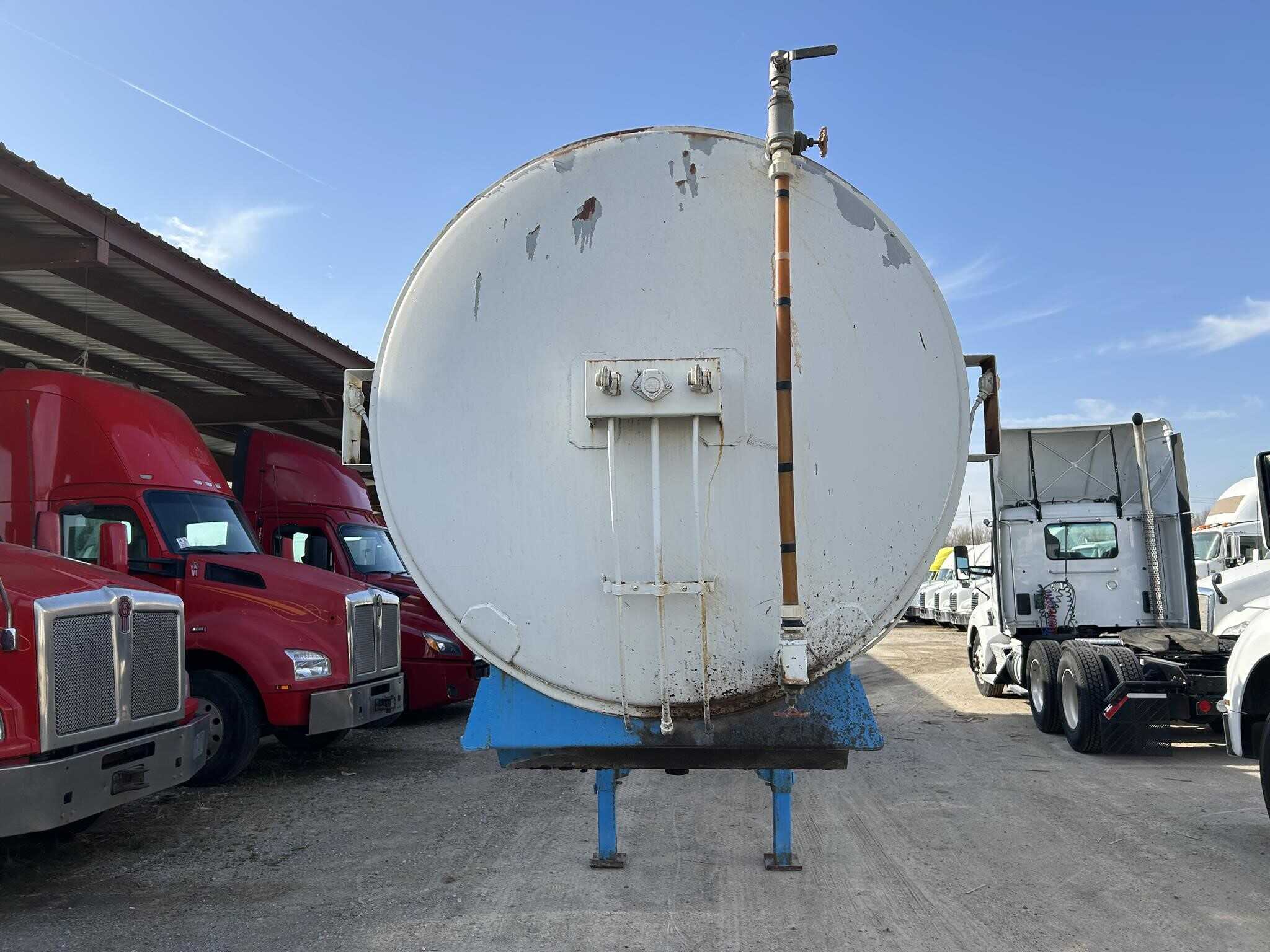 1993 Overland 5460 gallon tank