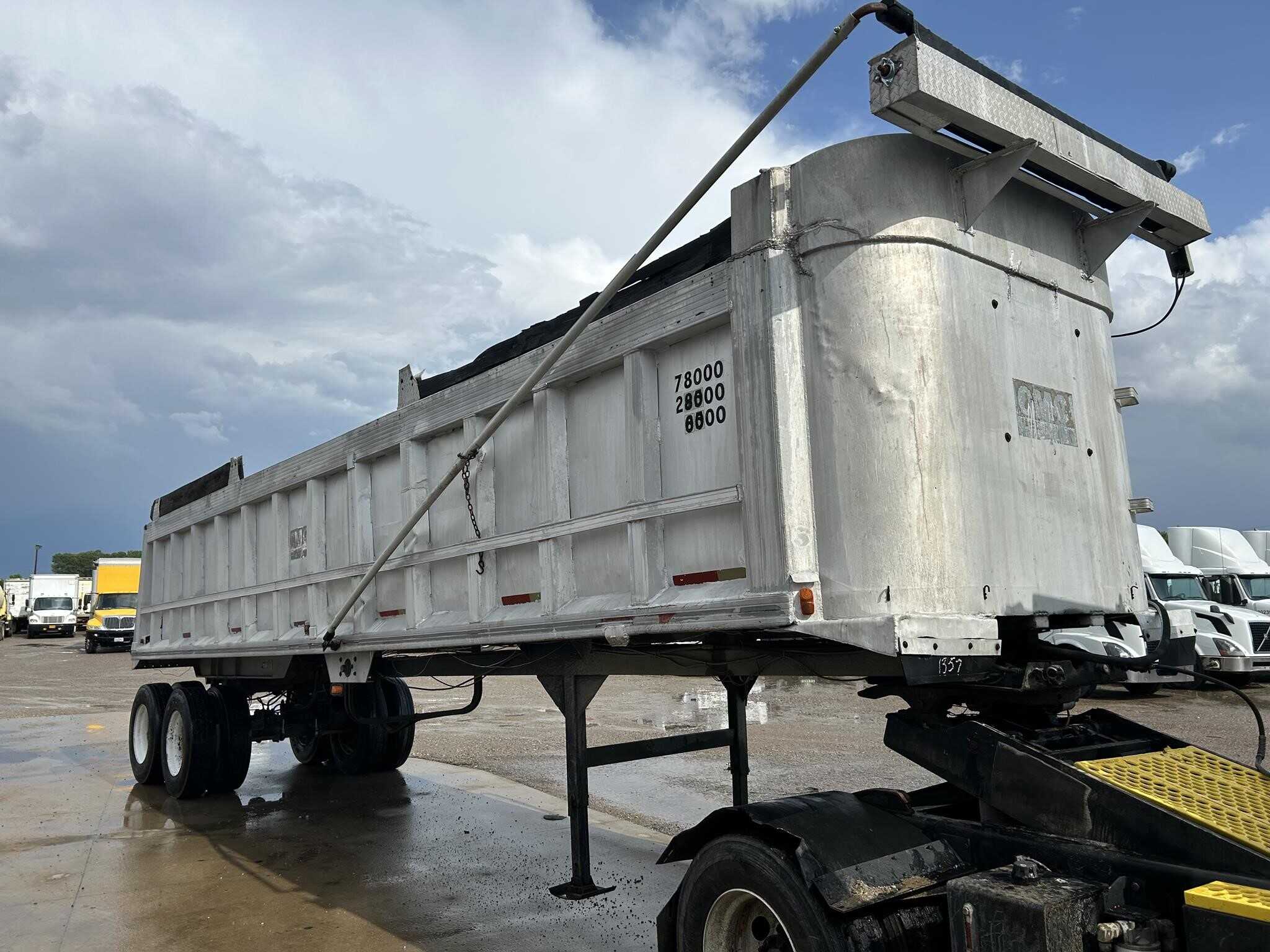 1984 Cmc 35 ft end dump