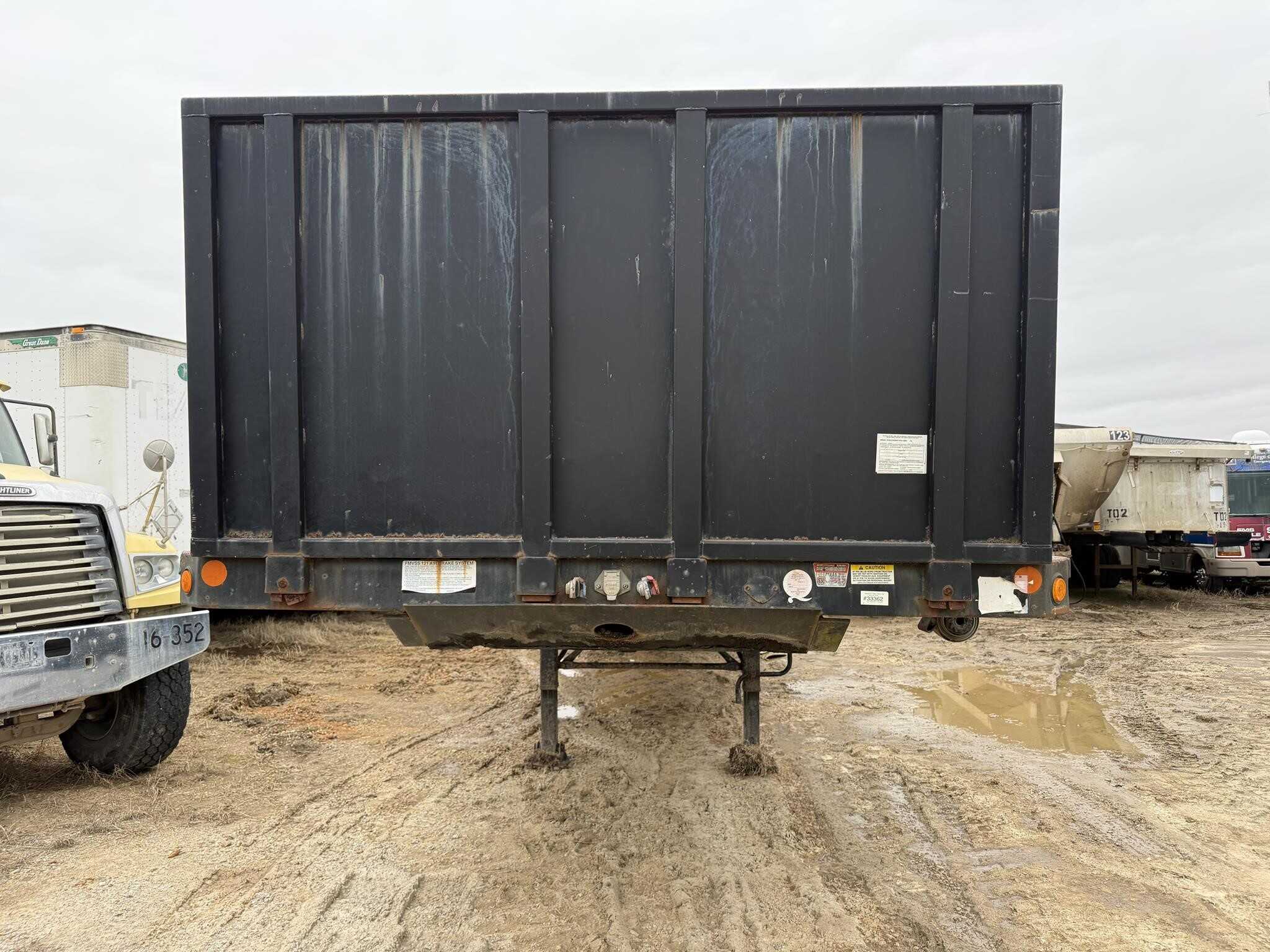 2007 Lufkin 45 ft flat bed/ fork lift package