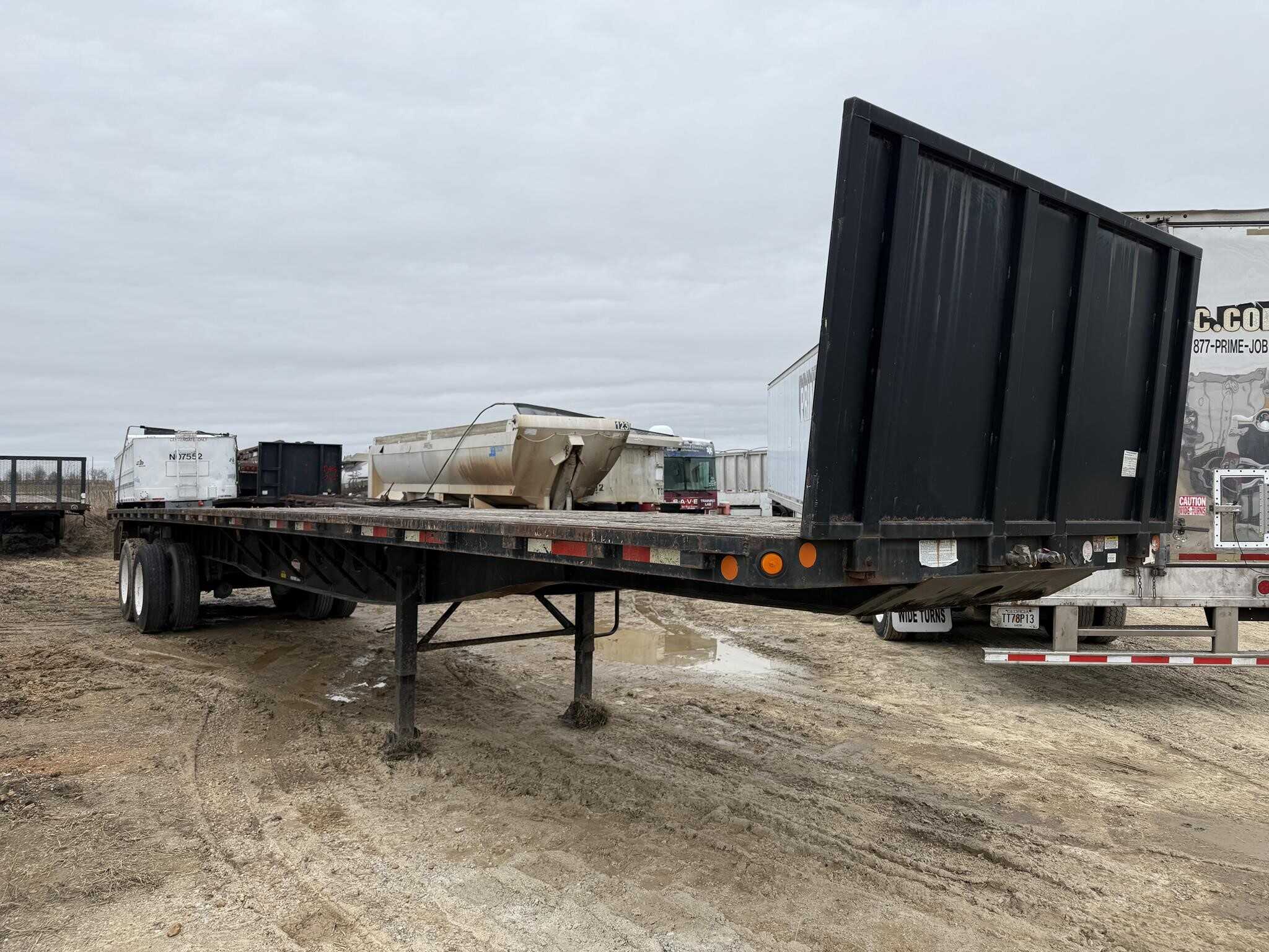 2007 Lufkin 45 ft flat bed/ fork lift package
