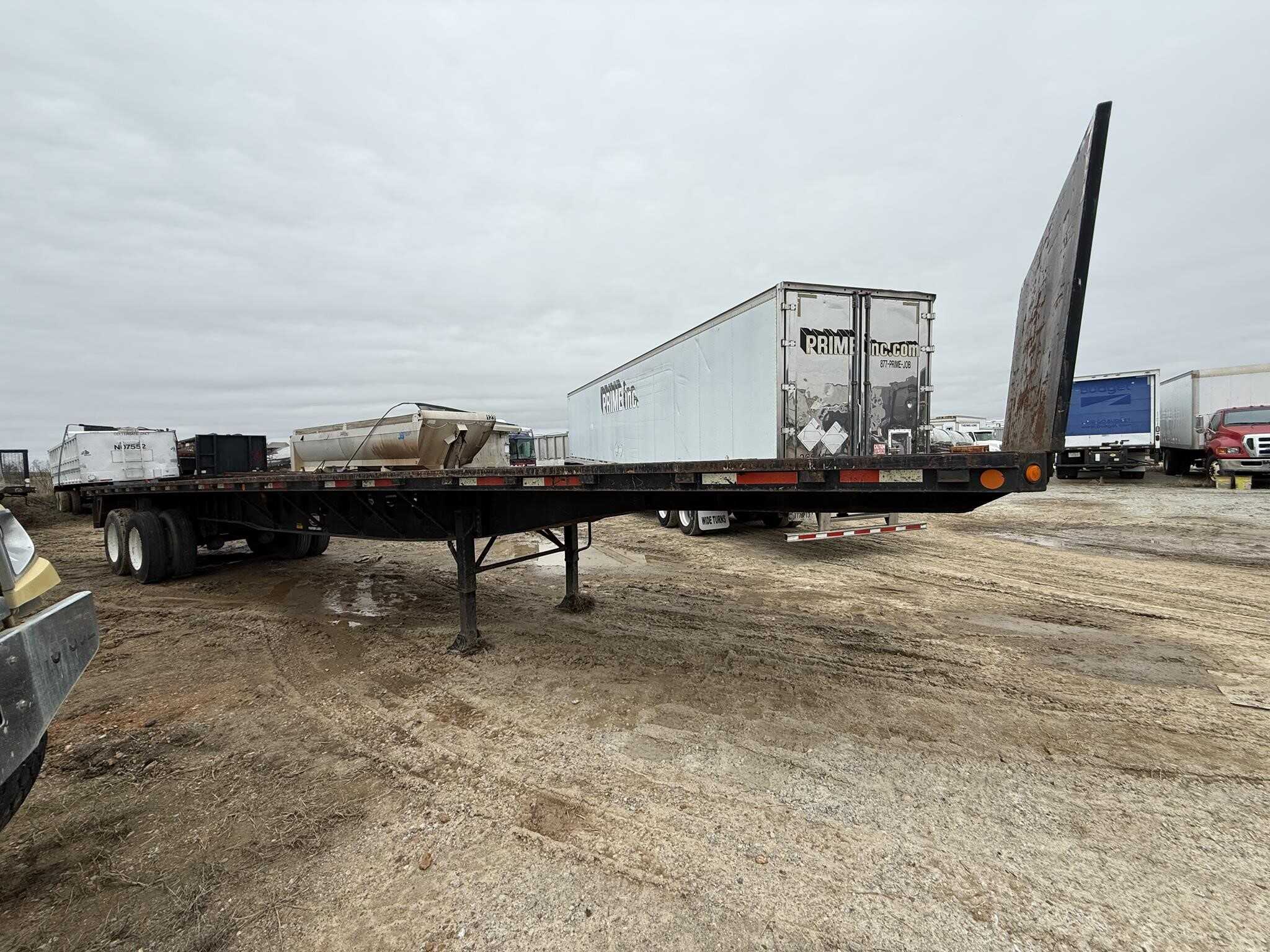 2007 Lufkin 45 ft flat bed/ fork lift package
