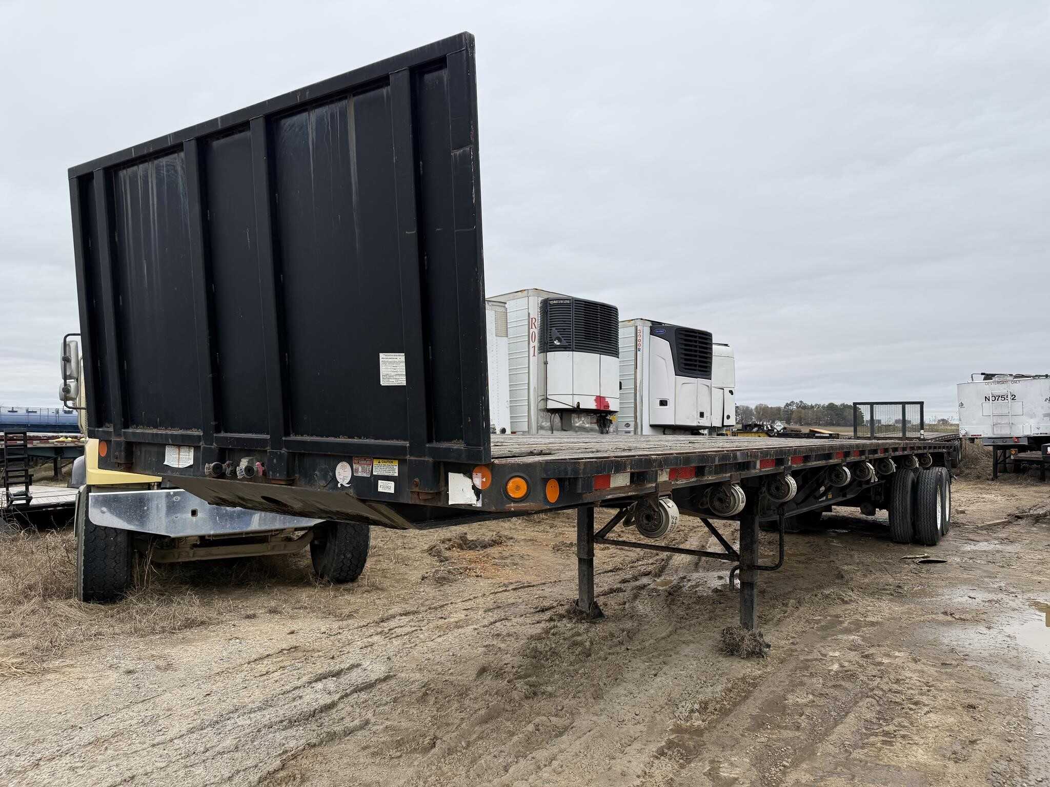 2007 Lufkin 45 ft flat bed/ fork lift package