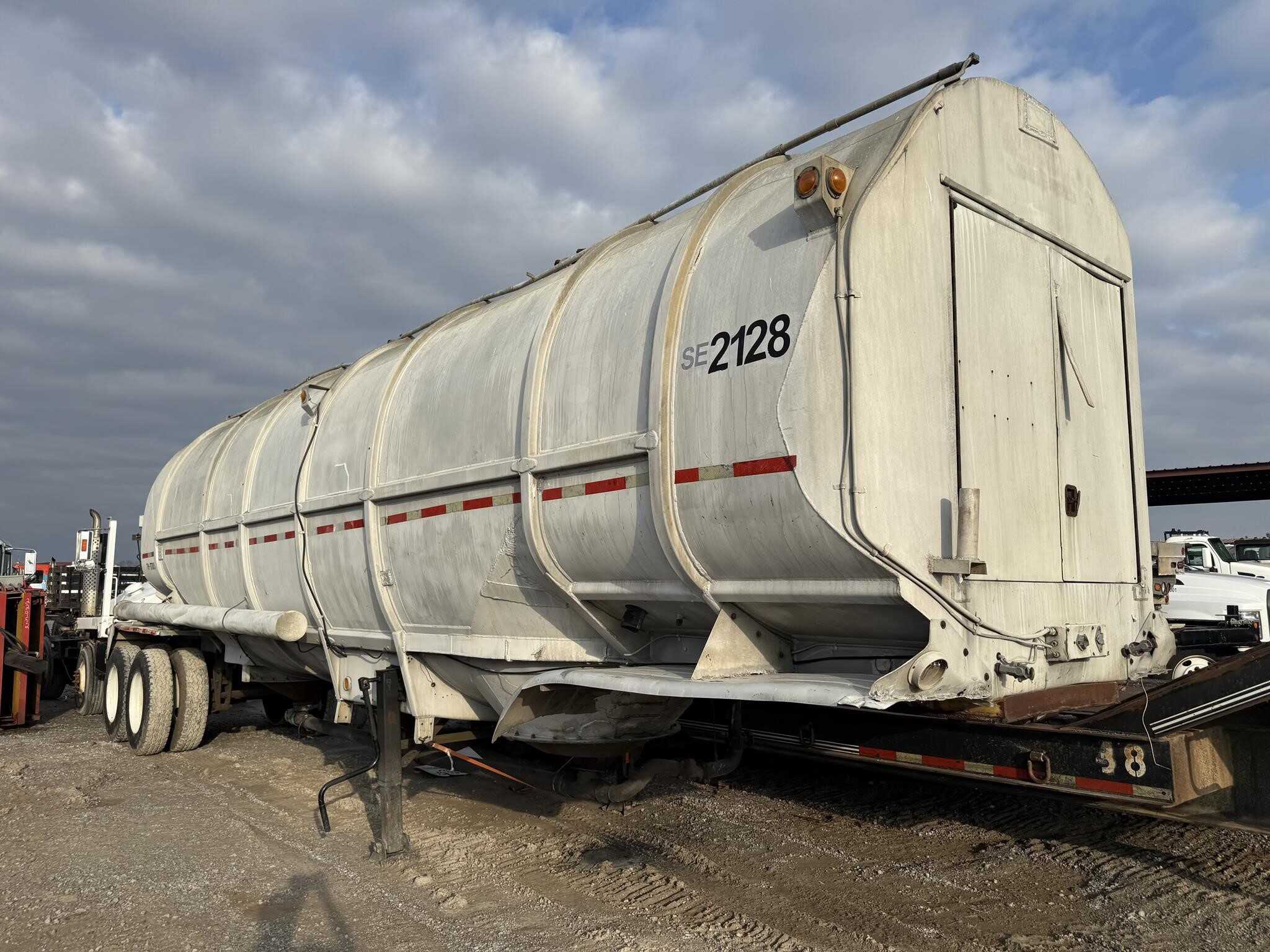 1967 Fruehauf 1300 cube tank