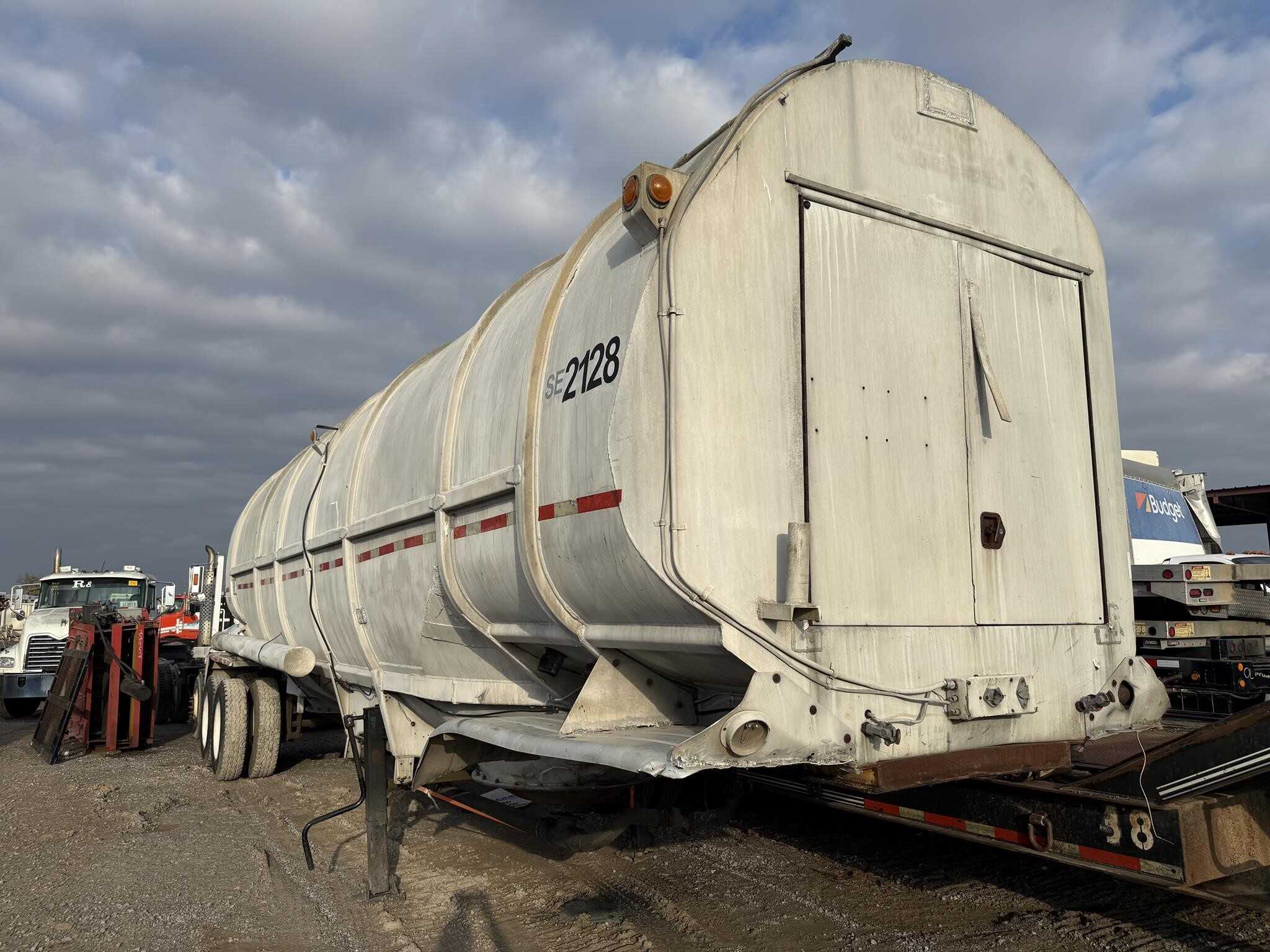1967 Fruehauf 1300 cube tank