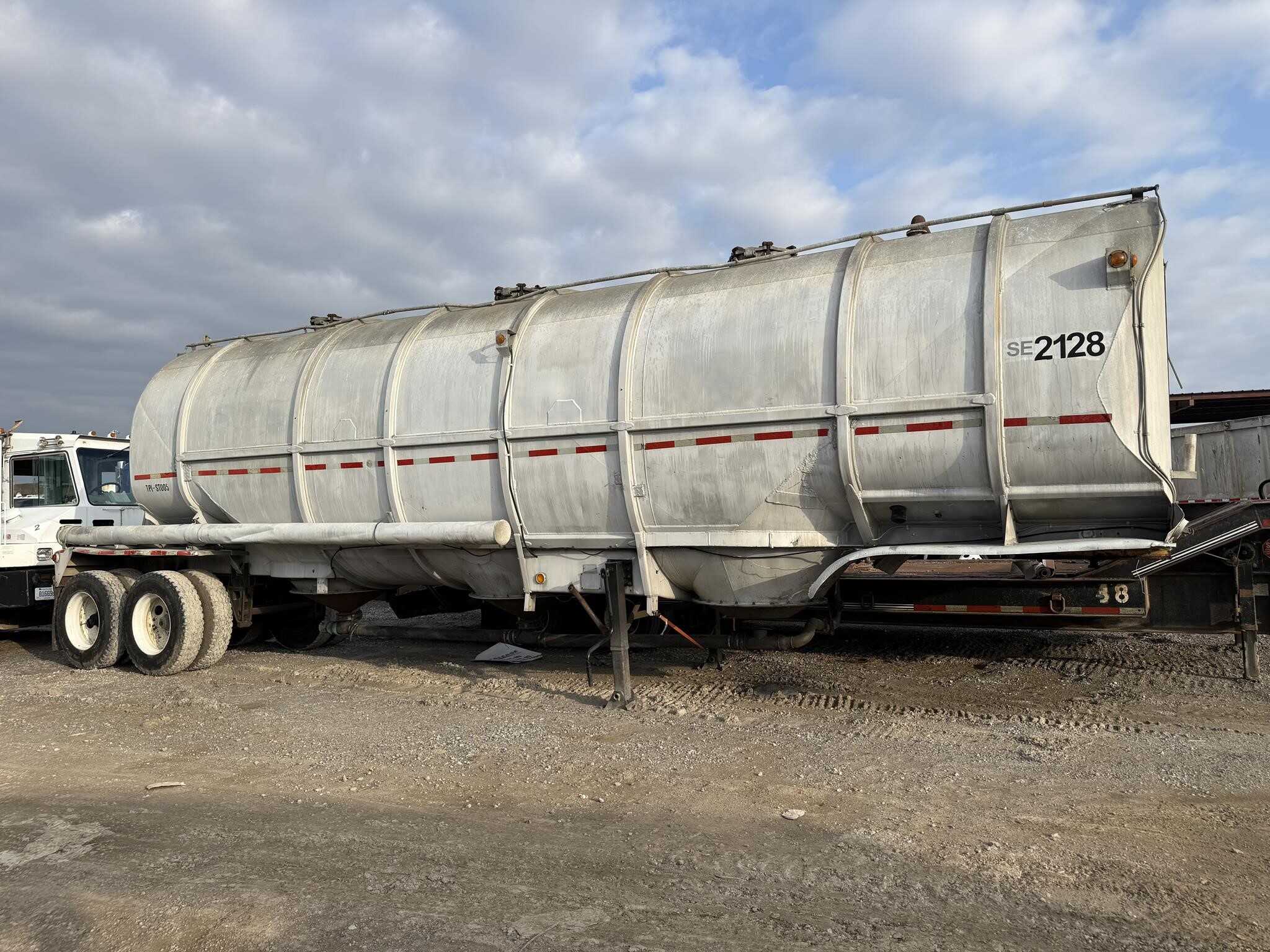 1967 Fruehauf 1300 cube tank