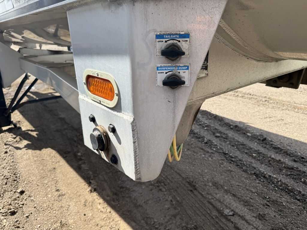 2002 Mac-Lander end dump
