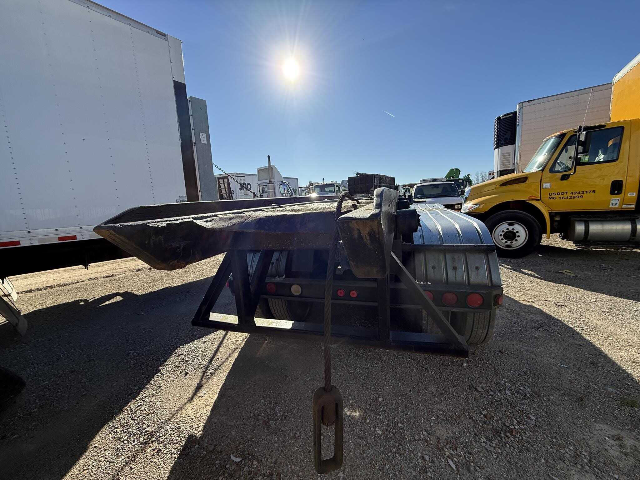 2000 Galbreath 30 ft tri axle roll off