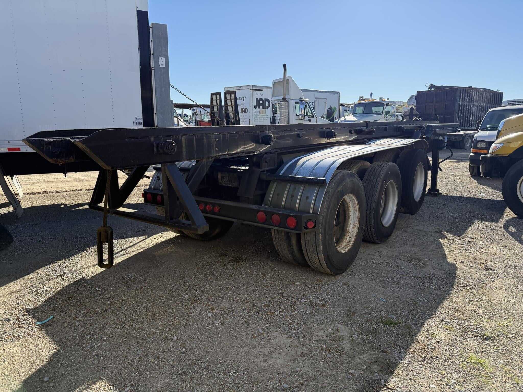 2000 Galbreath 30 ft tri axle roll off