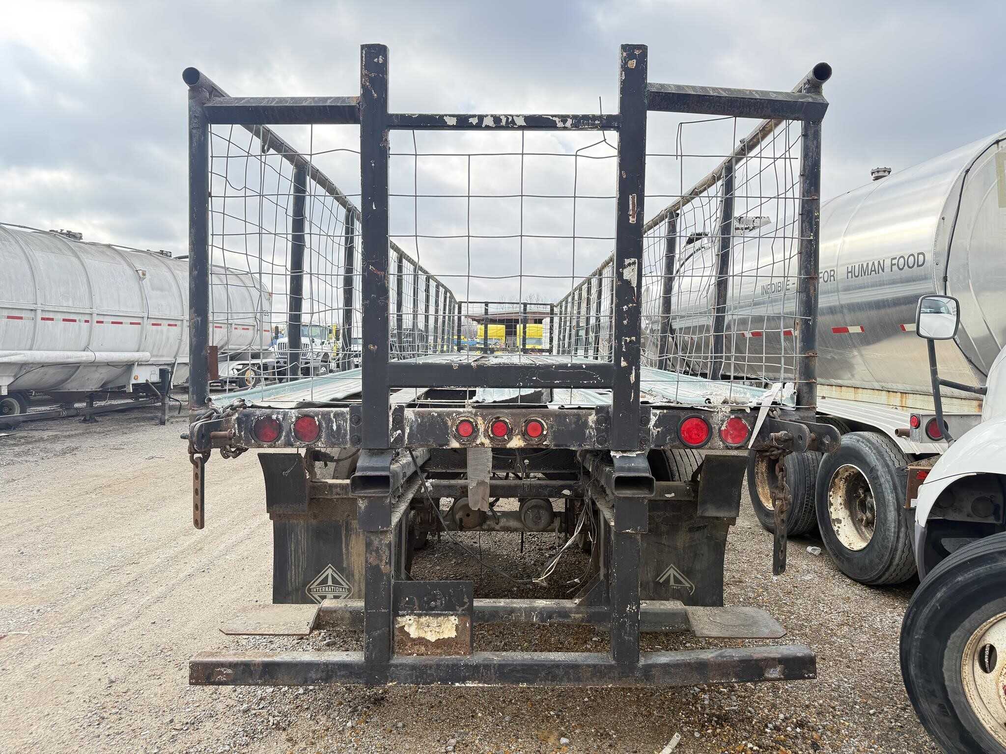 2002 Wade 48 ft flat bed