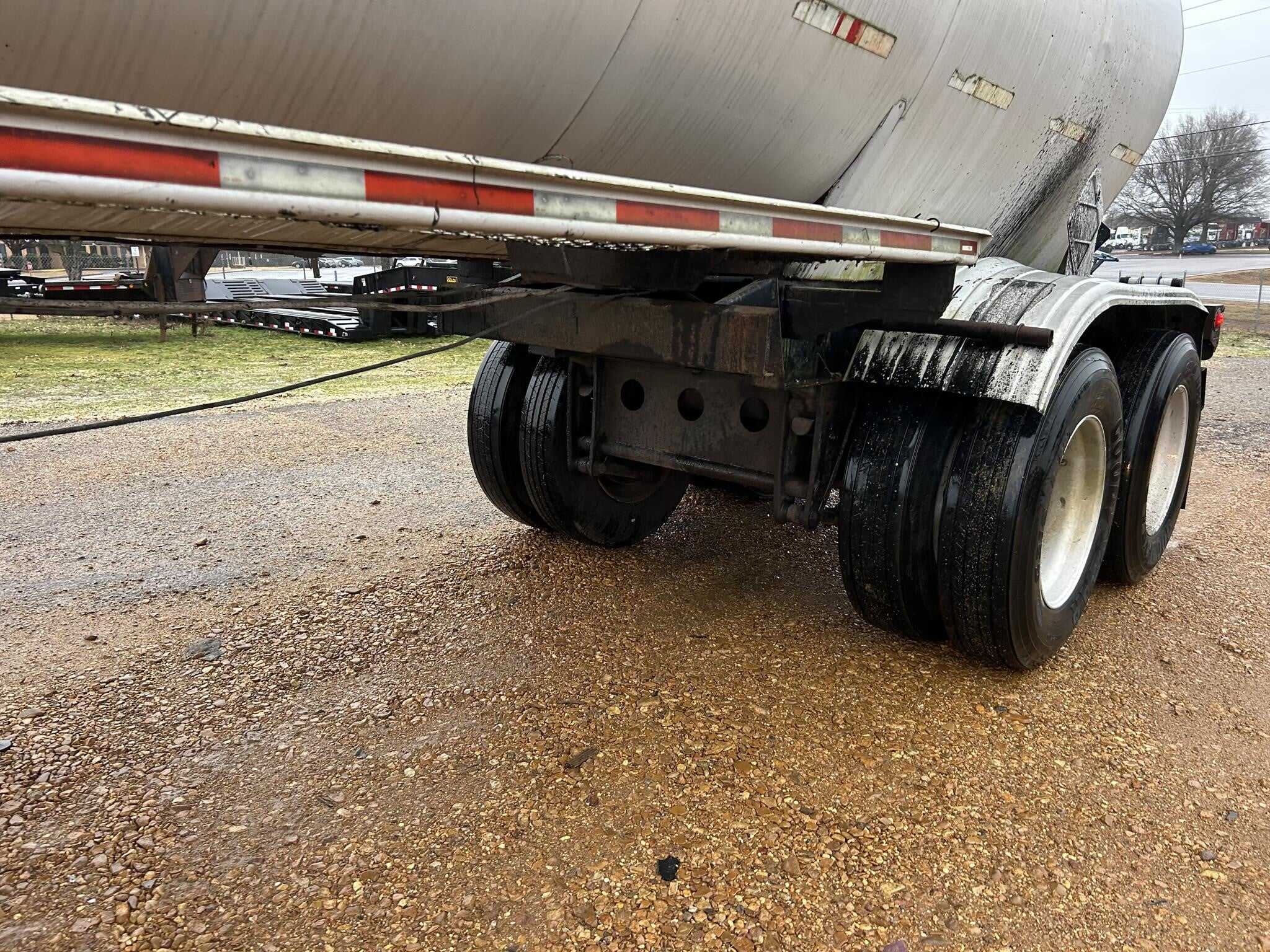 1986 Fruehauf 6500 gal