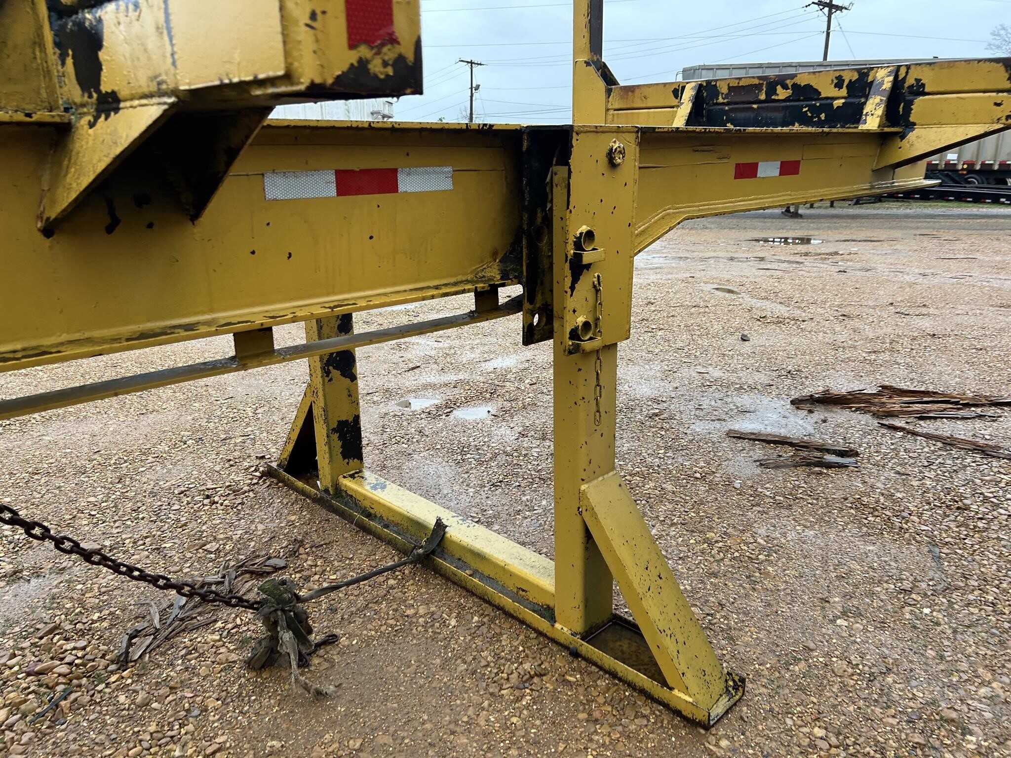 1981 Pitts 4 bolster log trailer