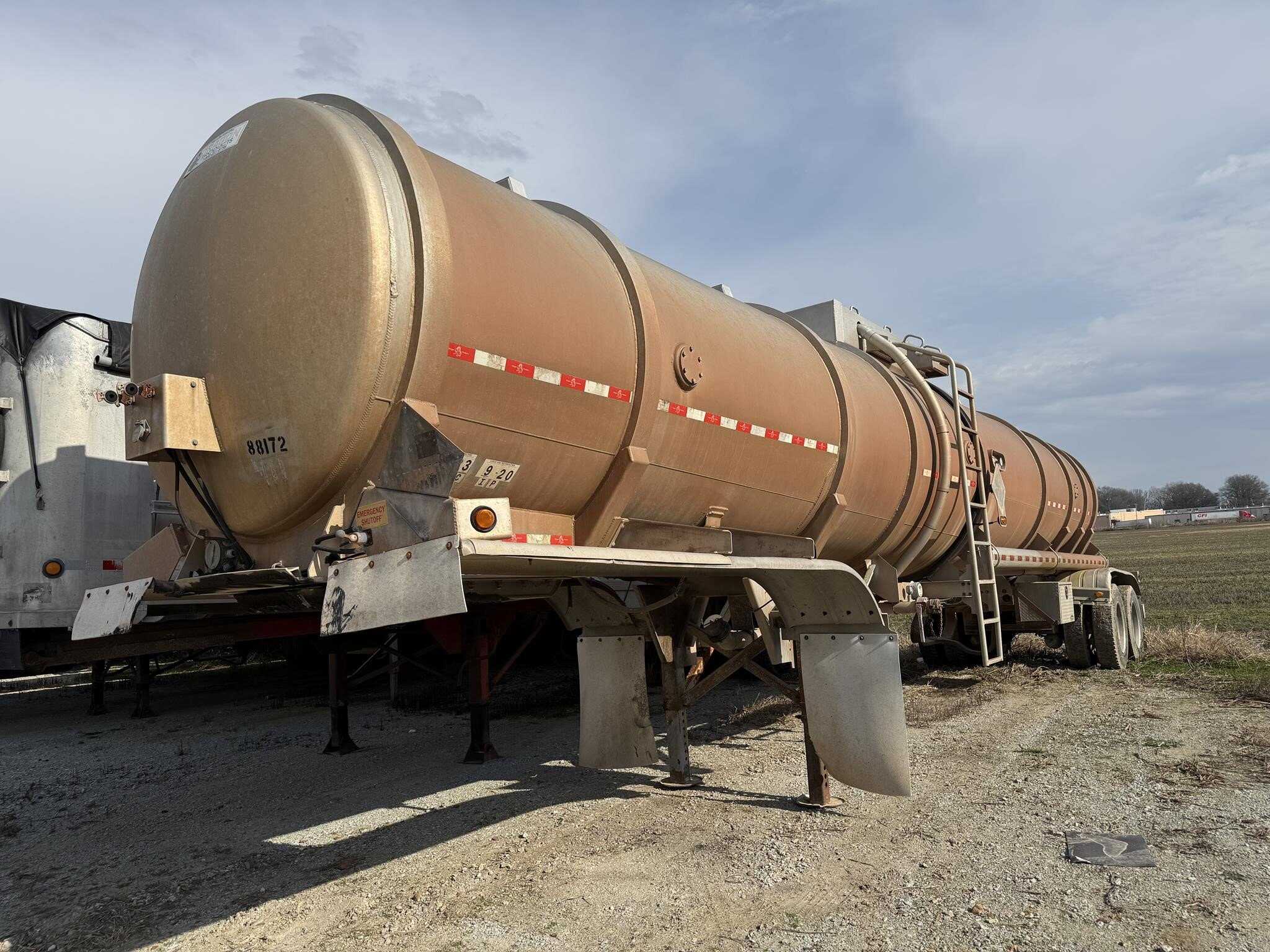 2008 Dragon 8400 gallon vac tank