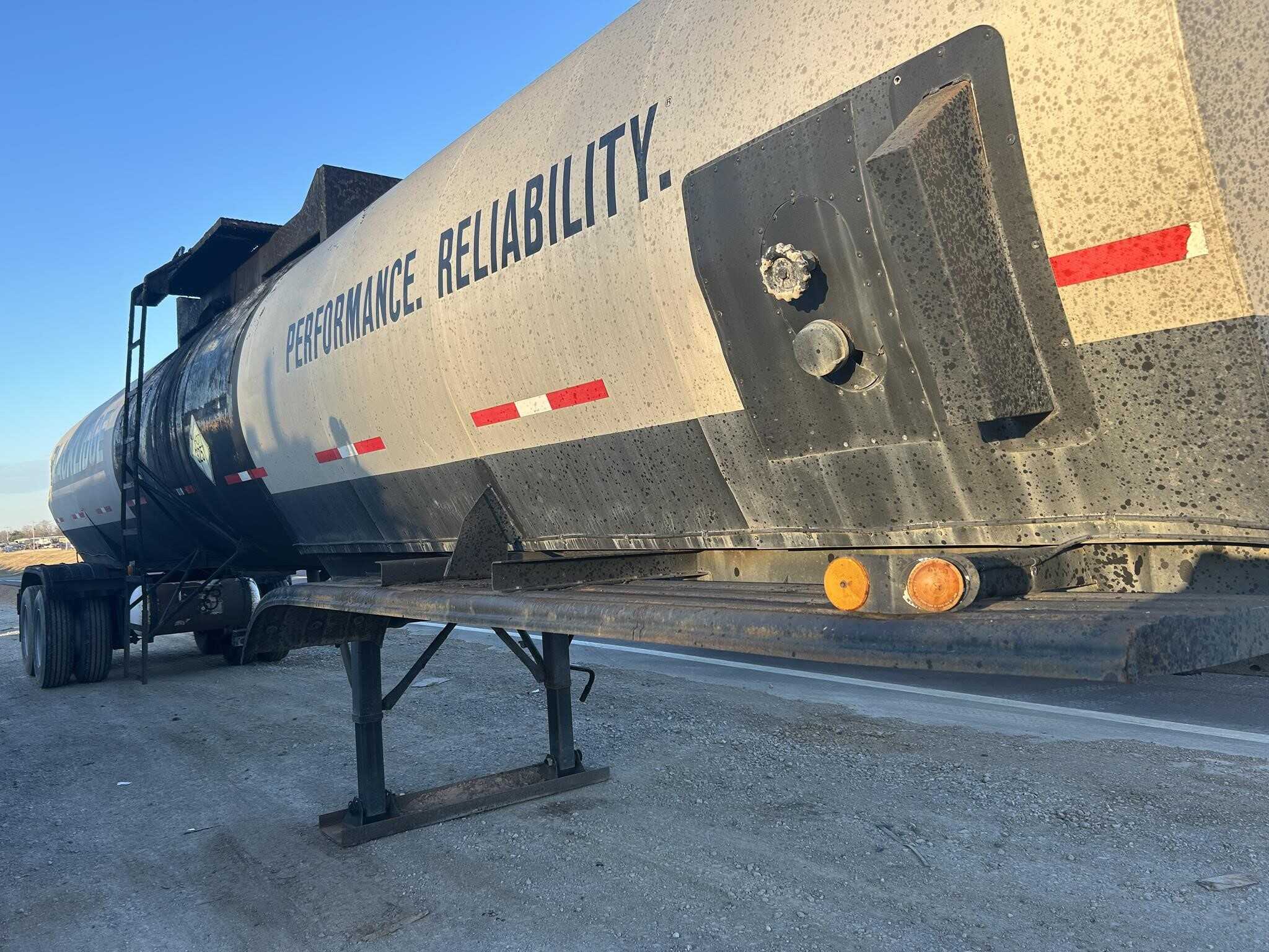 1996 Fruehauf 7350 gal